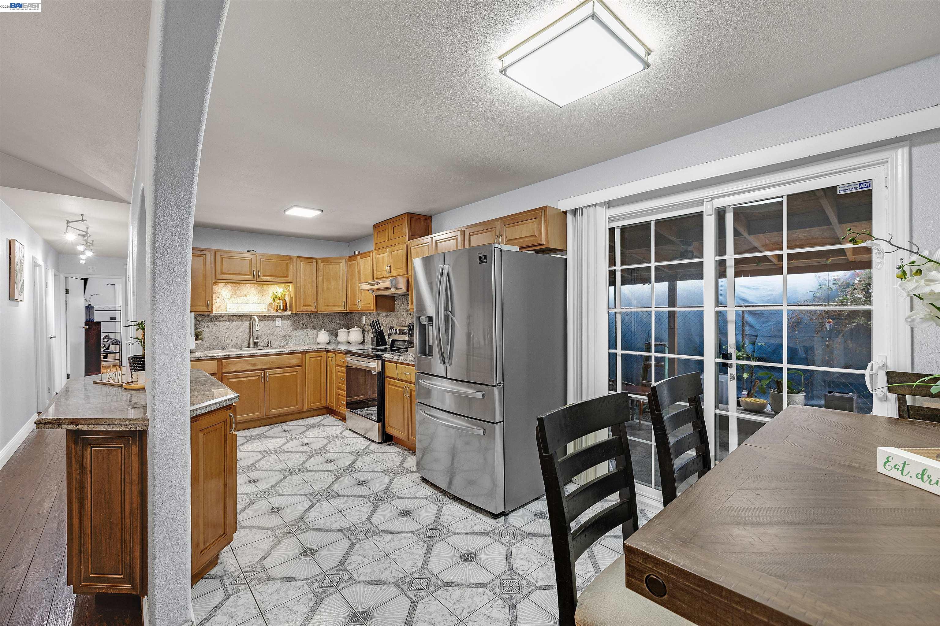 Detail Gallery Image 9 of 28 For 1615 85th Ave, Oakland,  CA 94621 - 3 Beds | 2 Baths