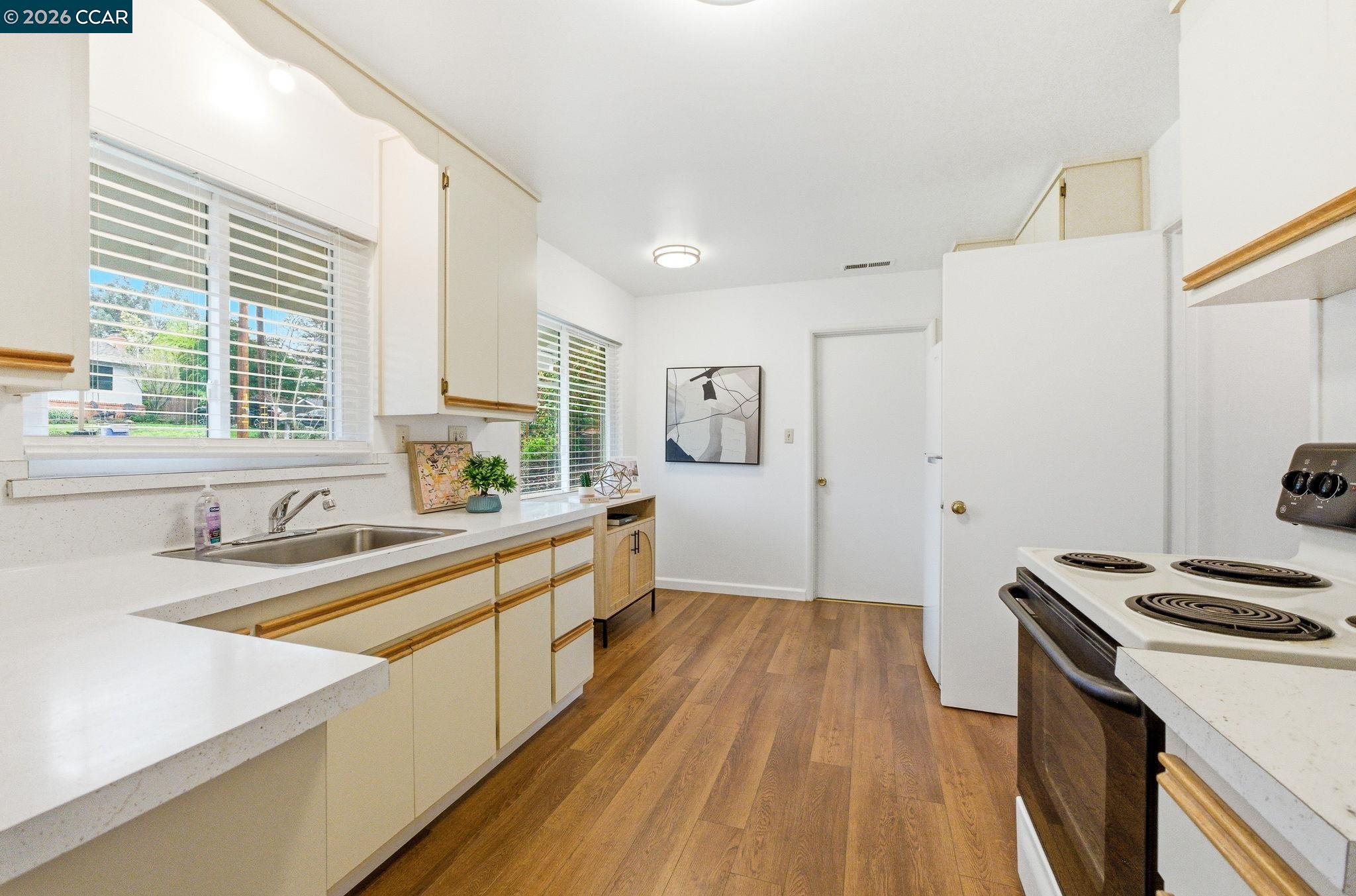 Detail Gallery Image 12 of 33 For 1356 El Curtola Blvd, Lafayette,  CA 94549 - 3 Beds | 2 Baths