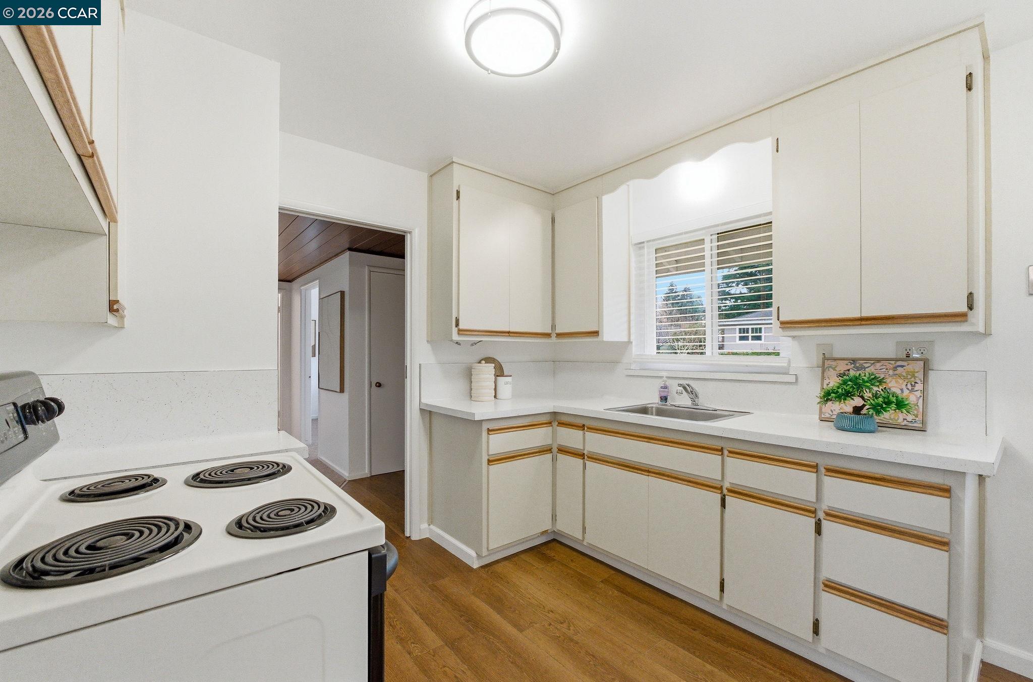 Detail Gallery Image 14 of 33 For 1356 El Curtola Blvd, Lafayette,  CA 94549 - 3 Beds | 2 Baths