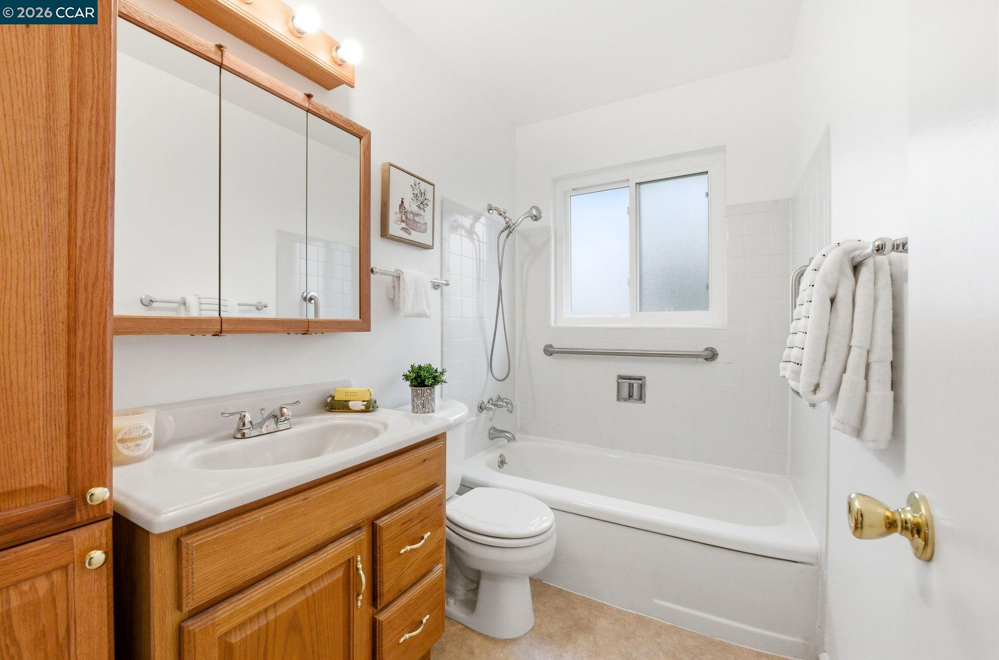 Detail Gallery Image 20 of 33 For 1356 El Curtola Blvd, Lafayette,  CA 94549 - 3 Beds | 2 Baths