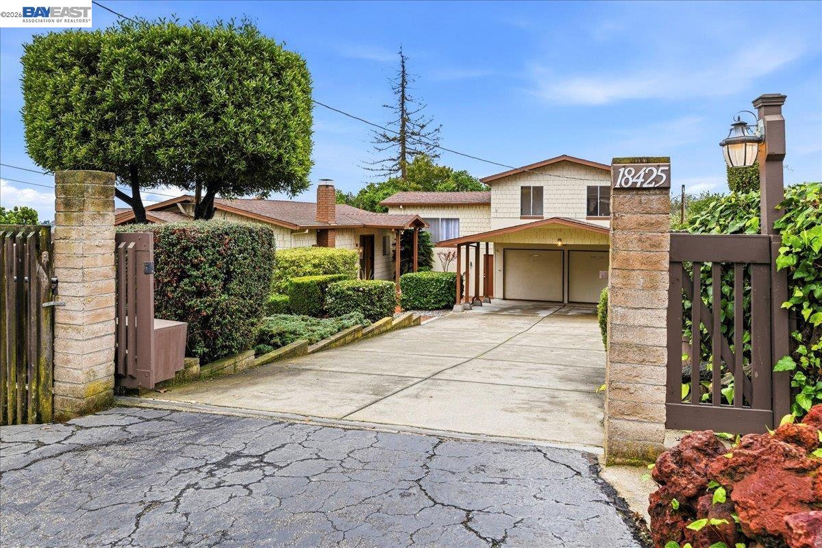 Detail Gallery Image 2 of 57 For 18425 Pepper St, Castro Valley,  CA 94546 - 4 Beds | 2 Baths