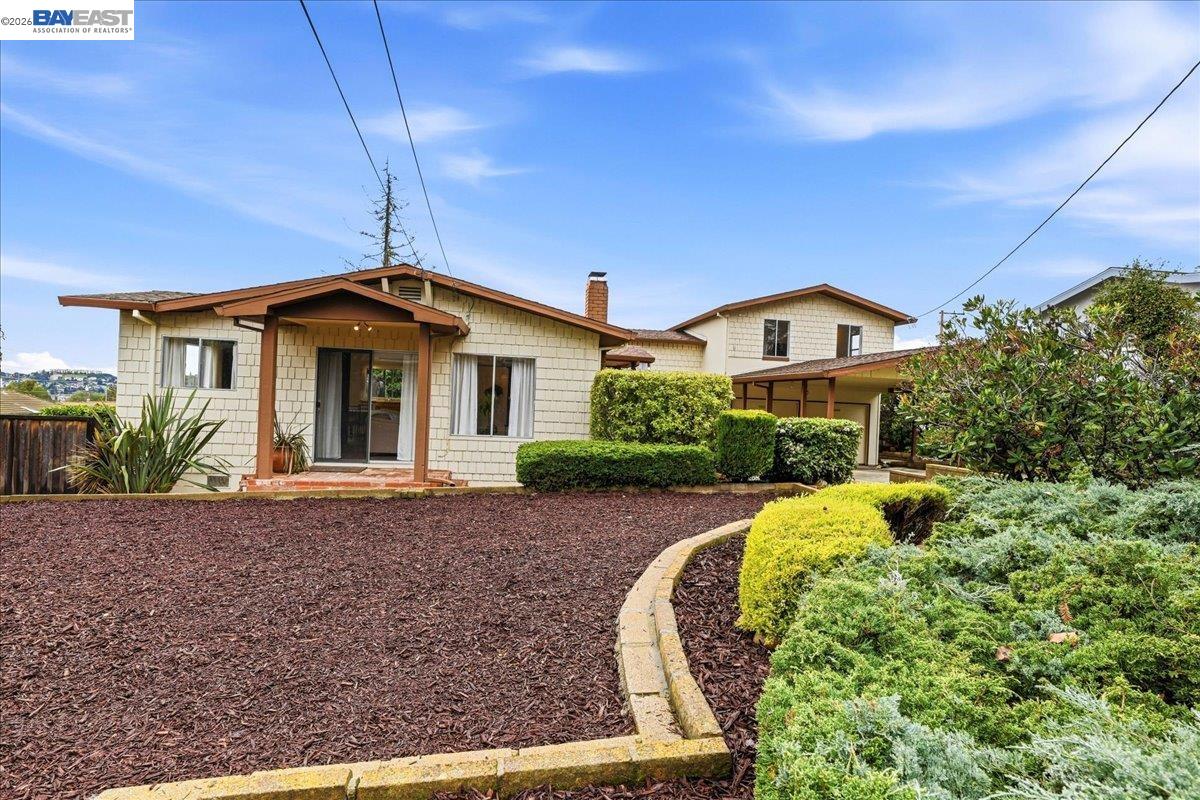 Detail Gallery Image 3 of 57 For 18425 Pepper St, Castro Valley,  CA 94546 - 4 Beds | 2 Baths