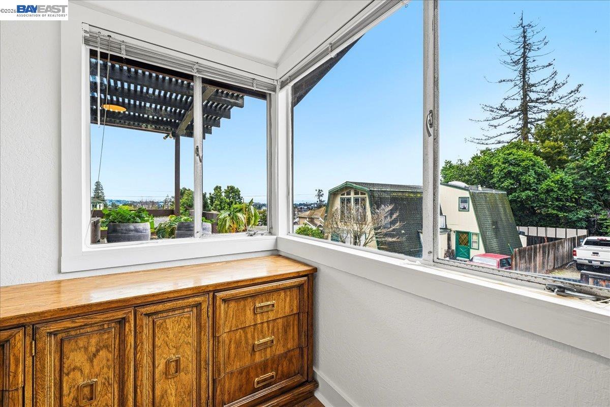 Detail Gallery Image 22 of 57 For 18425 Pepper St, Castro Valley,  CA 94546 - 4 Beds | 2 Baths