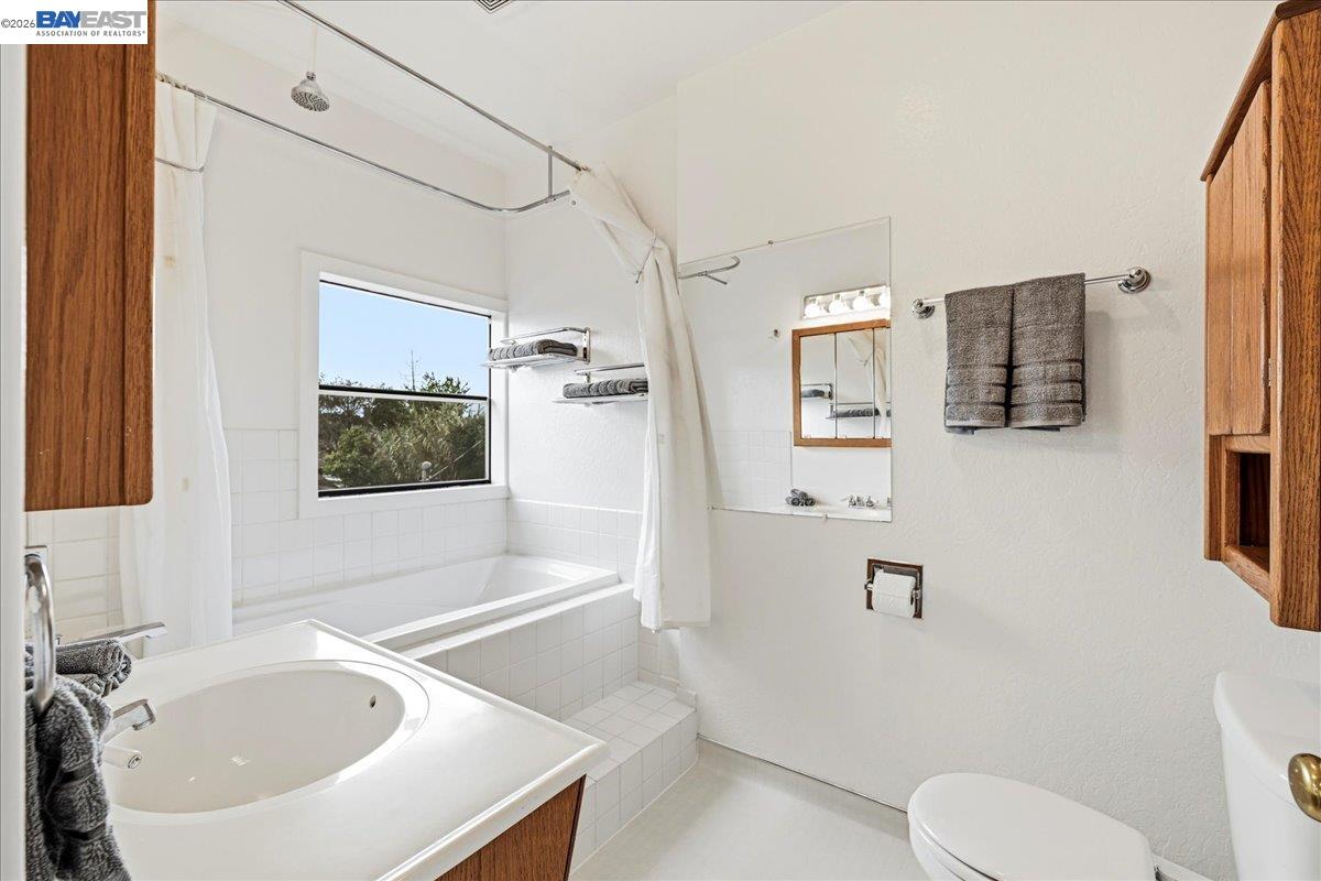 Detail Gallery Image 26 of 57 For 18425 Pepper St, Castro Valley,  CA 94546 - 4 Beds | 2 Baths