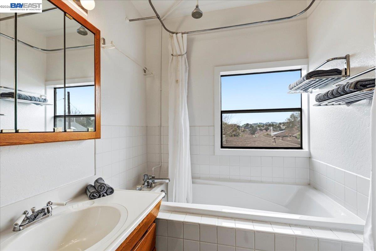 Detail Gallery Image 27 of 57 For 18425 Pepper St, Castro Valley,  CA 94546 - 4 Beds | 2 Baths