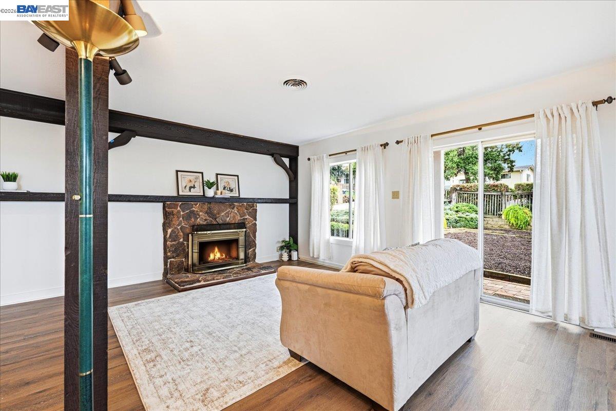 Detail Gallery Image 8 of 57 For 18425 Pepper St, Castro Valley,  CA 94546 - 4 Beds | 2 Baths