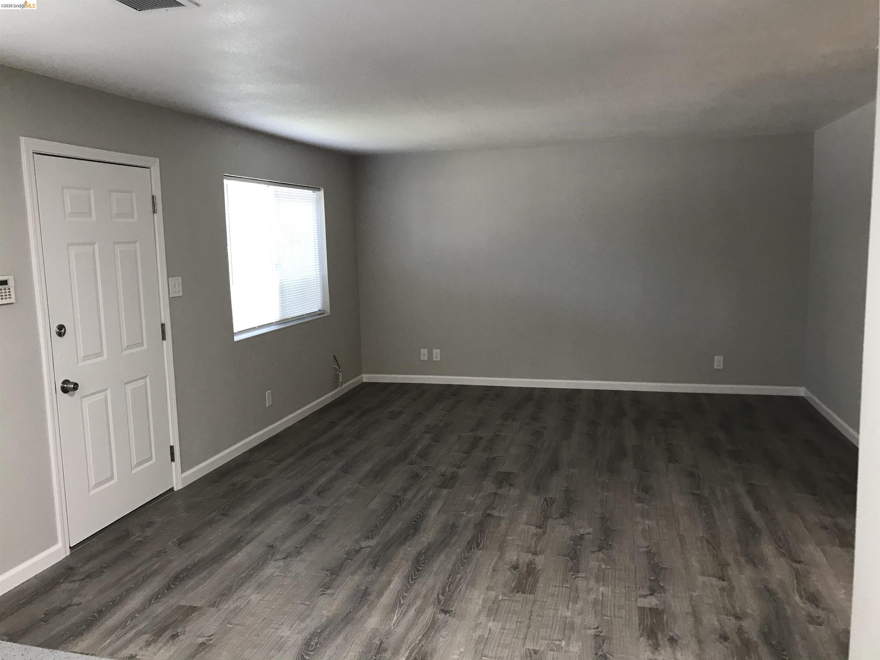 Detail Gallery Image 4 of 5 For 1210 Sycamore Drive #1,  Antioch,  CA 94509 - 2 Beds | 1 Baths