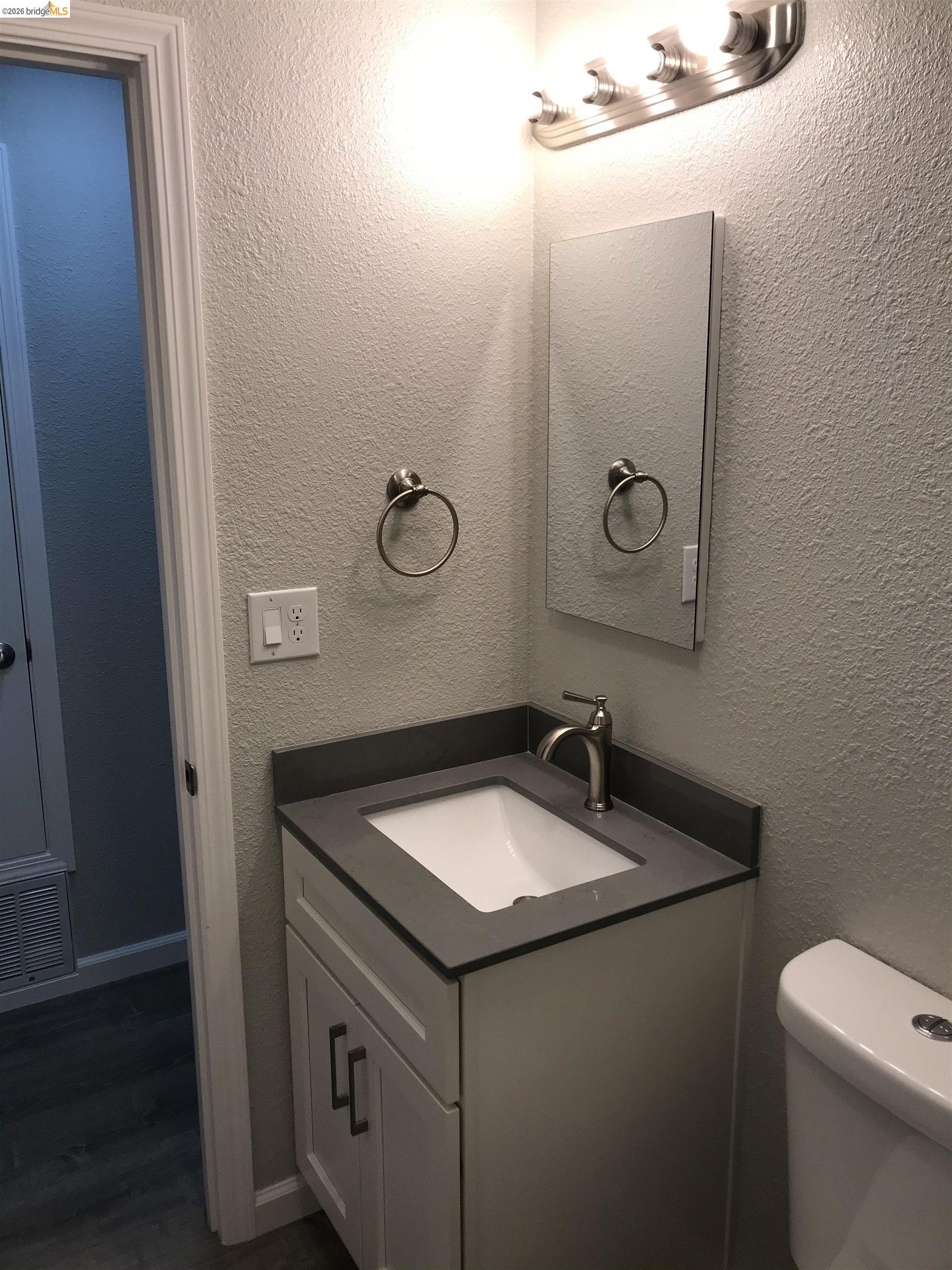 Detail Gallery Image 5 of 5 For 1210 Sycamore Drive #1,  Antioch,  CA 94509 - 2 Beds | 1 Baths