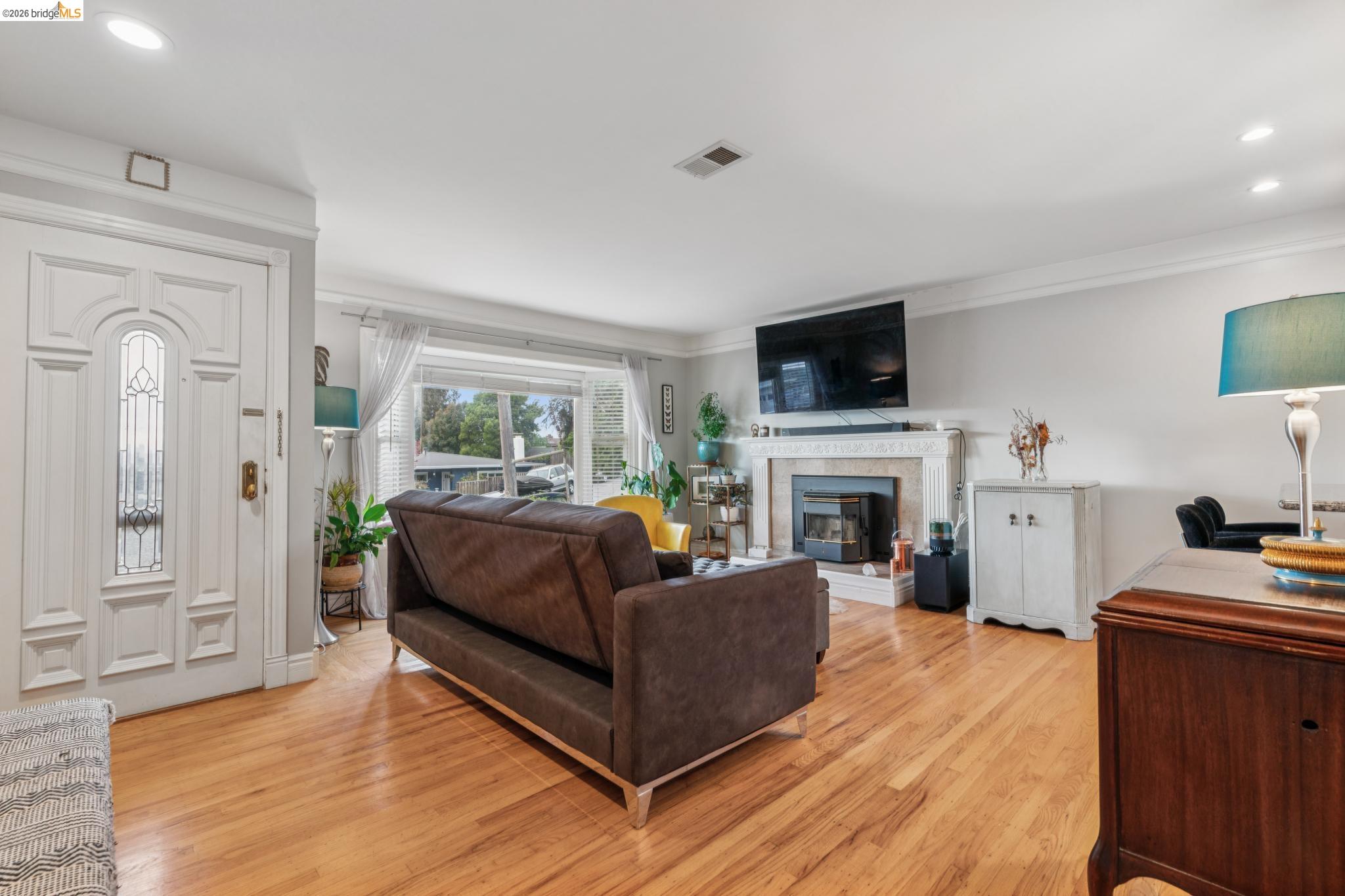 Detail Gallery Image 3 of 47 For 6201 Ralston Ave, Richmond,  CA 94805 - 3 Beds | 2 Baths