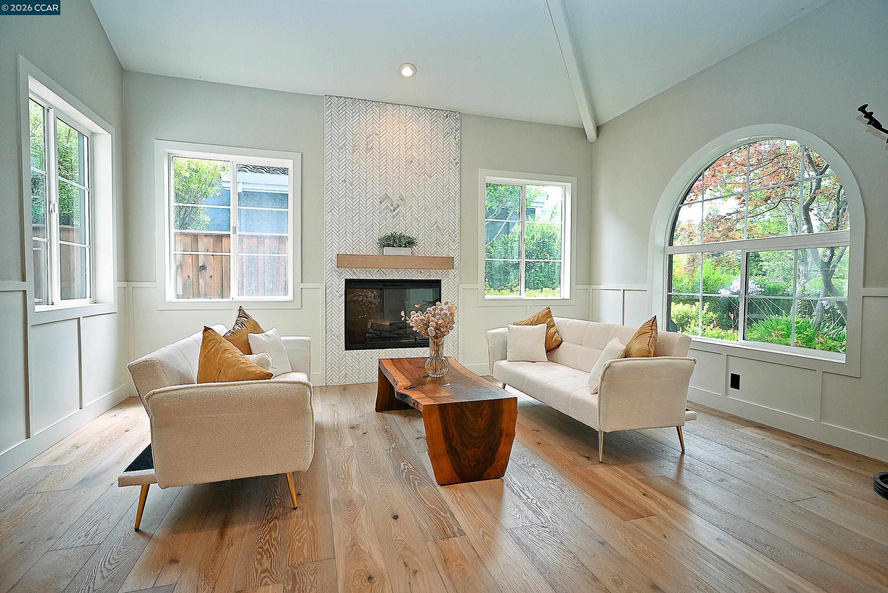 Detail Gallery Image 12 of 60 For 1239 Sunrise Ridge Dr, Lafayette,  CA 94549 - 6 Beds | 3/1 Baths