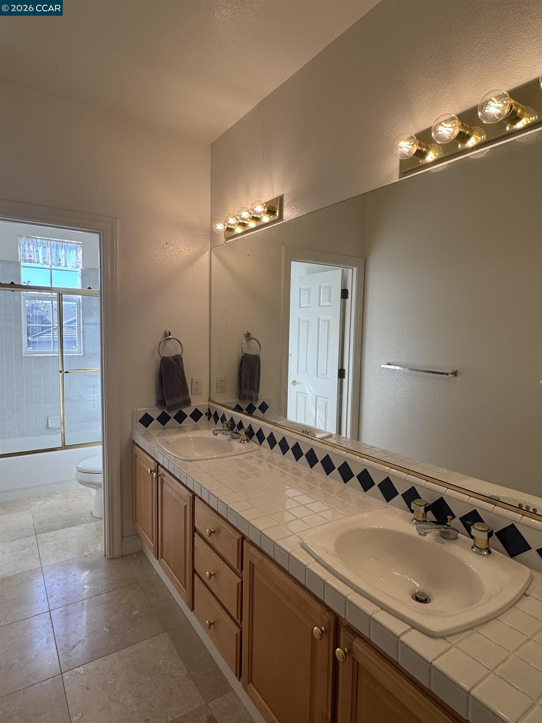 Detail Gallery Image 22 of 60 For 1239 Sunrise Ridge Dr, Lafayette,  CA 94549 - 6 Beds | 3/1 Baths