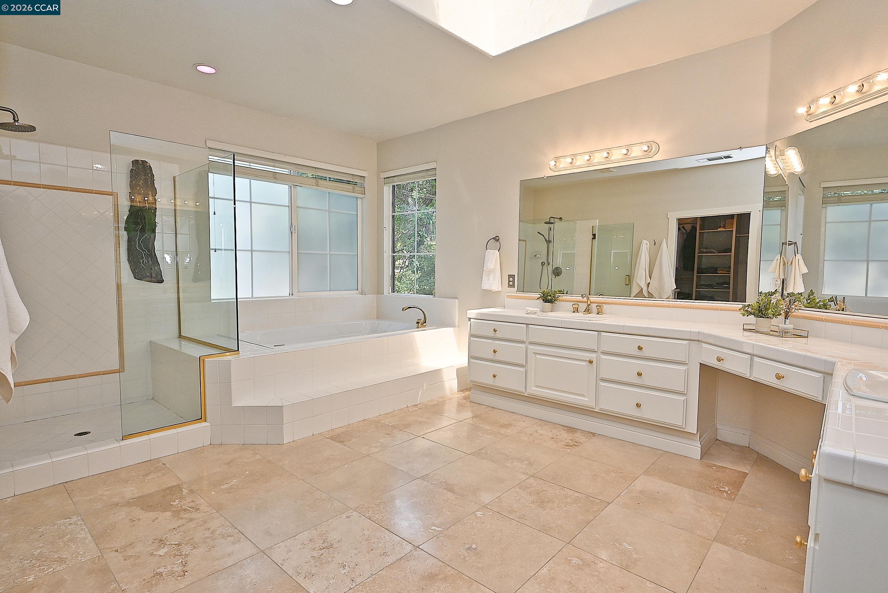 Detail Gallery Image 27 of 60 For 1239 Sunrise Ridge Dr, Lafayette,  CA 94549 - 6 Beds | 3/1 Baths