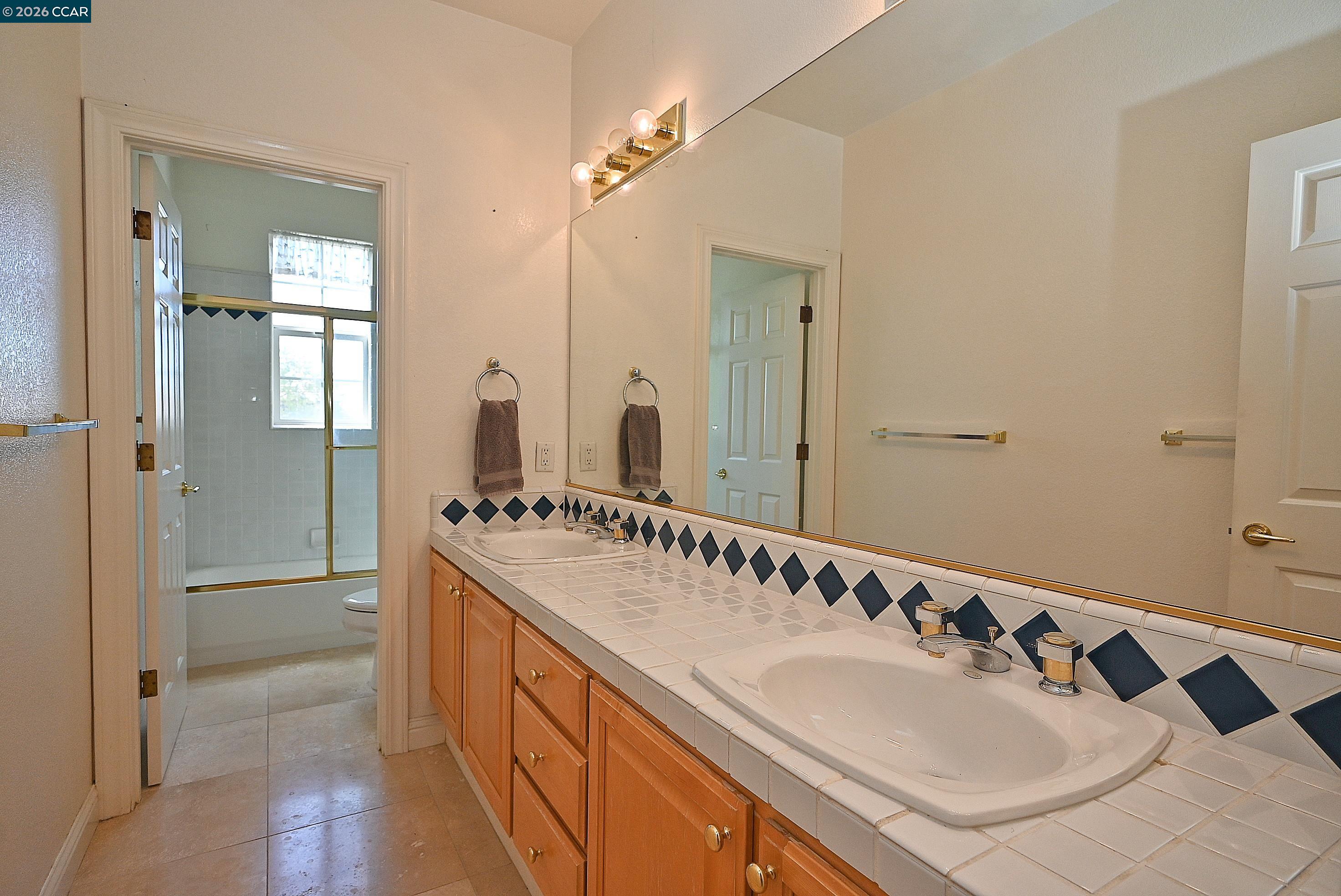 Detail Gallery Image 32 of 60 For 1239 Sunrise Ridge Dr, Lafayette,  CA 94549 - 6 Beds | 3/1 Baths