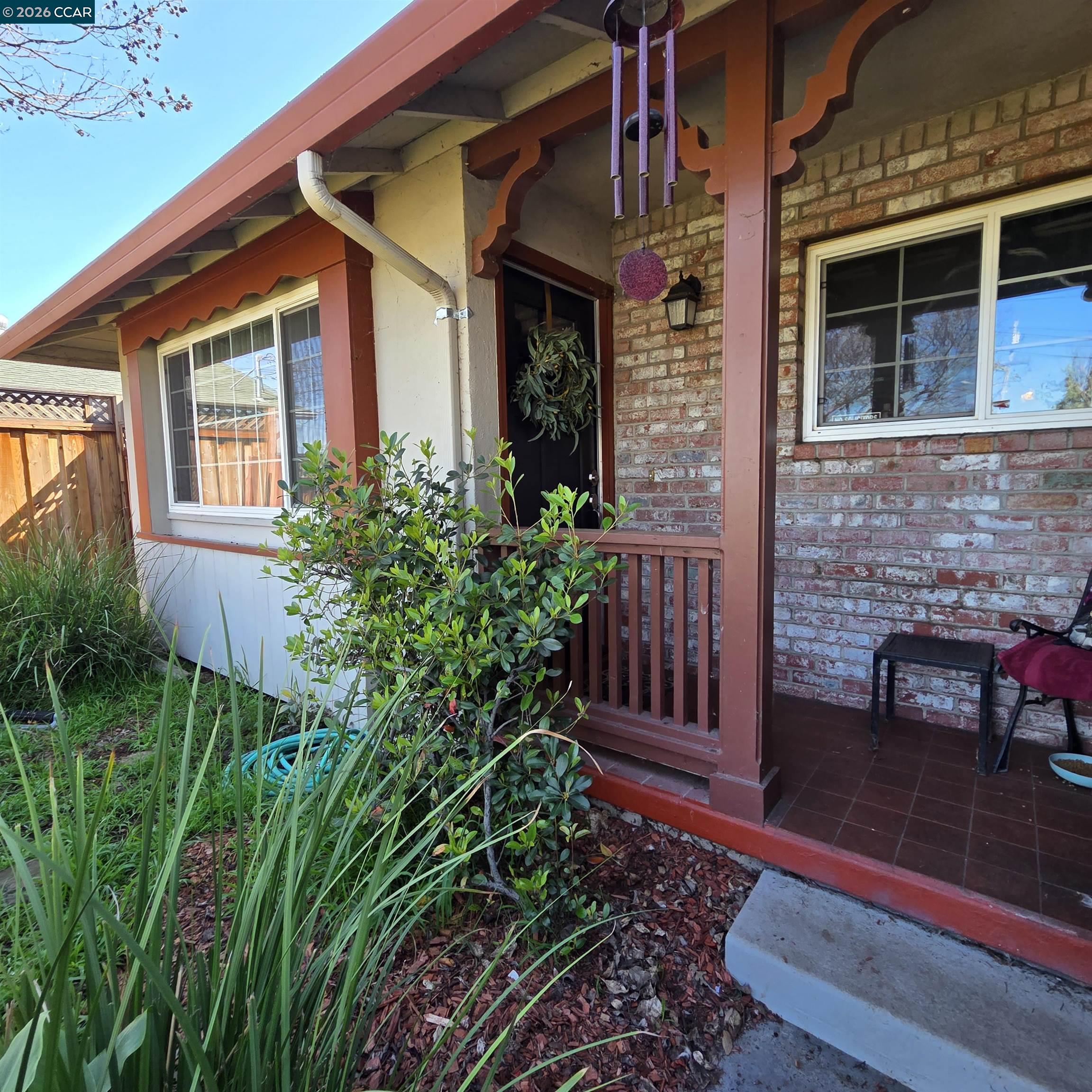 Detail Gallery Image 2 of 12 For 2190 Charlotte Ave, Concord,  CA 94518 - 3 Beds | 2 Baths