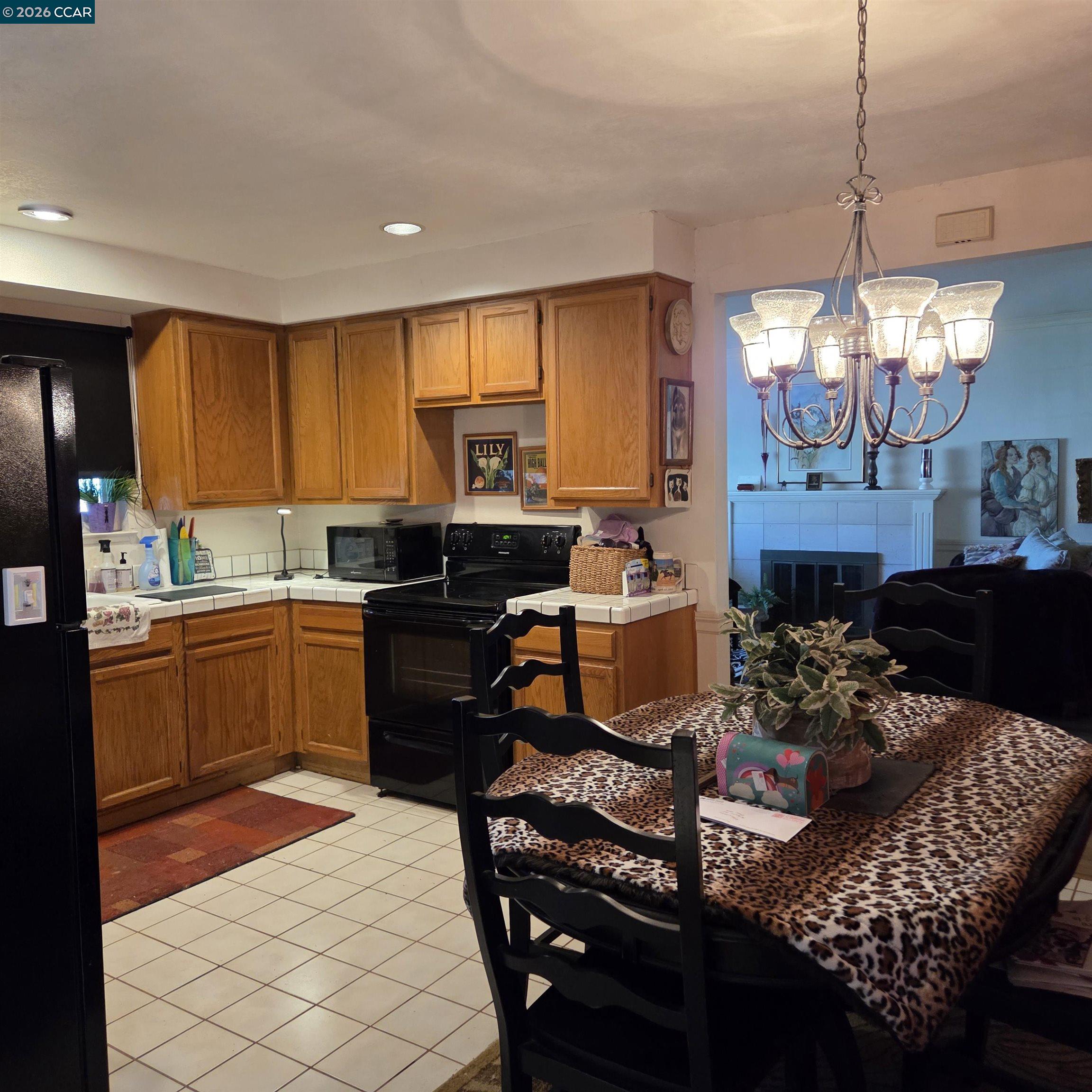 Detail Gallery Image 5 of 12 For 2190 Charlotte Ave, Concord,  CA 94518 - 3 Beds | 2 Baths