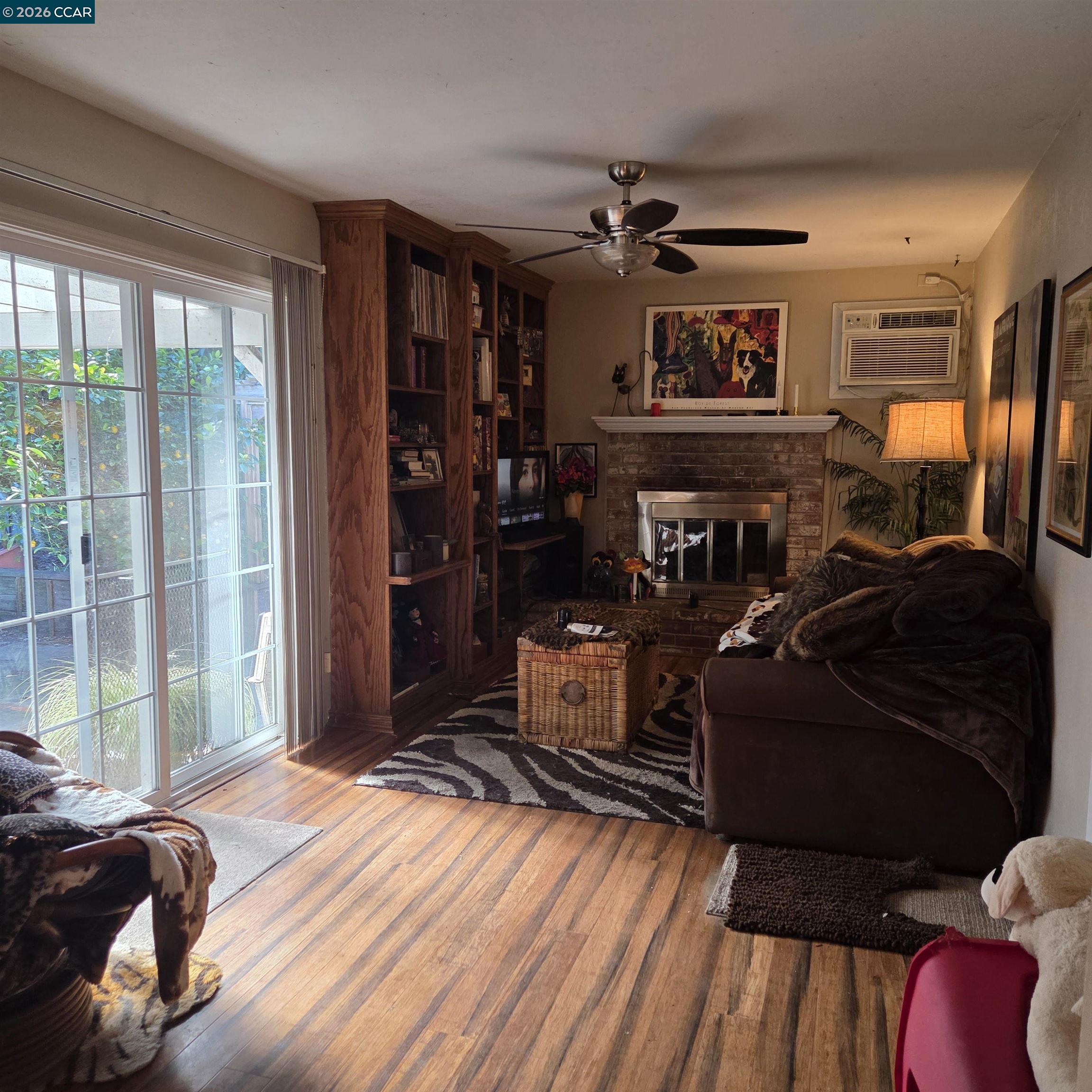 Detail Gallery Image 8 of 12 For 2190 Charlotte Ave, Concord,  CA 94518 - 3 Beds | 2 Baths