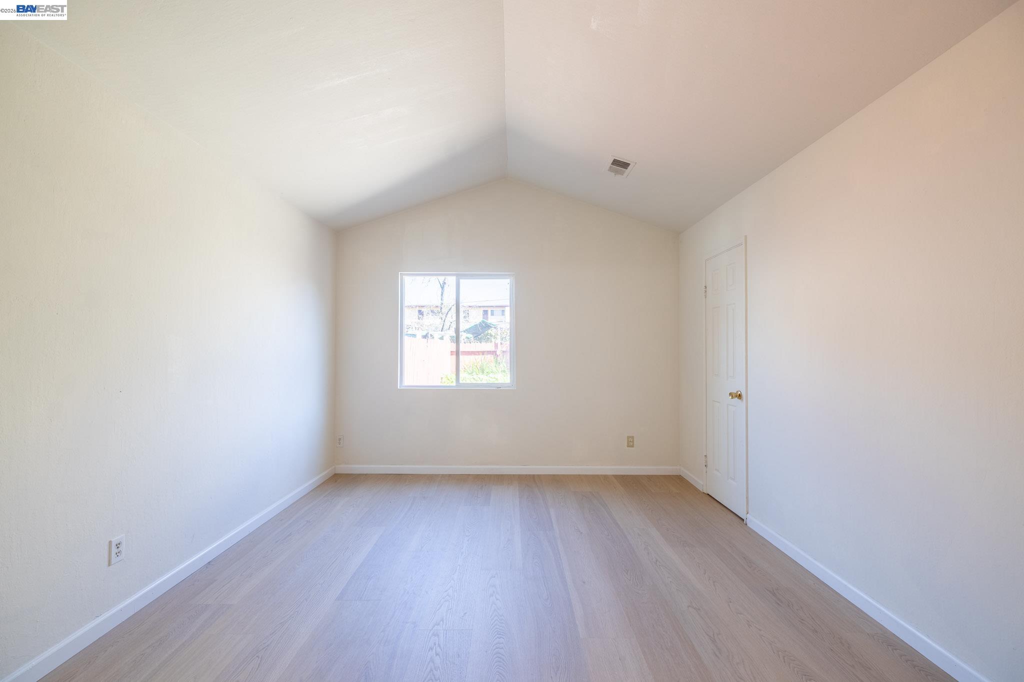 Detail Gallery Image 17 of 42 For 2540 E 16th St, Oakland,  CA 94601 - 3 Beds | 2 Baths
