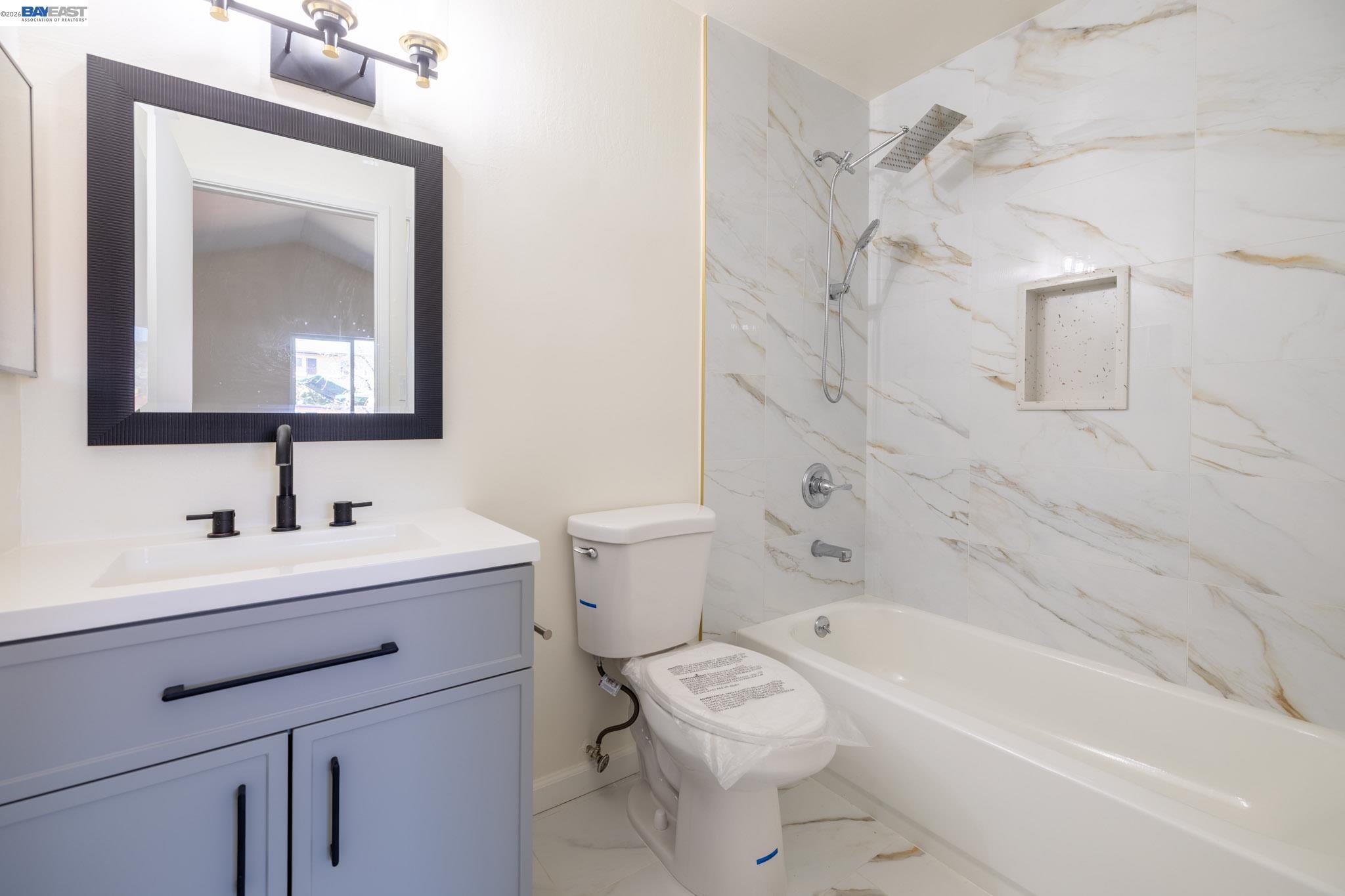 Detail Gallery Image 19 of 42 For 2540 E 16th St, Oakland,  CA 94601 - 3 Beds | 2 Baths