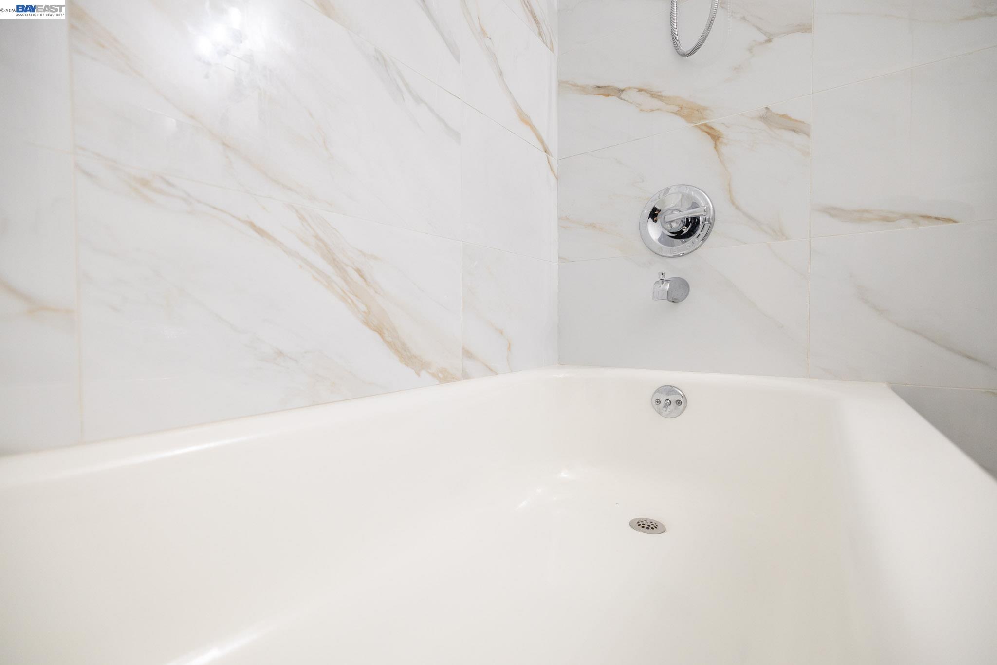 Detail Gallery Image 21 of 42 For 2540 E 16th St, Oakland,  CA 94601 - 3 Beds | 2 Baths