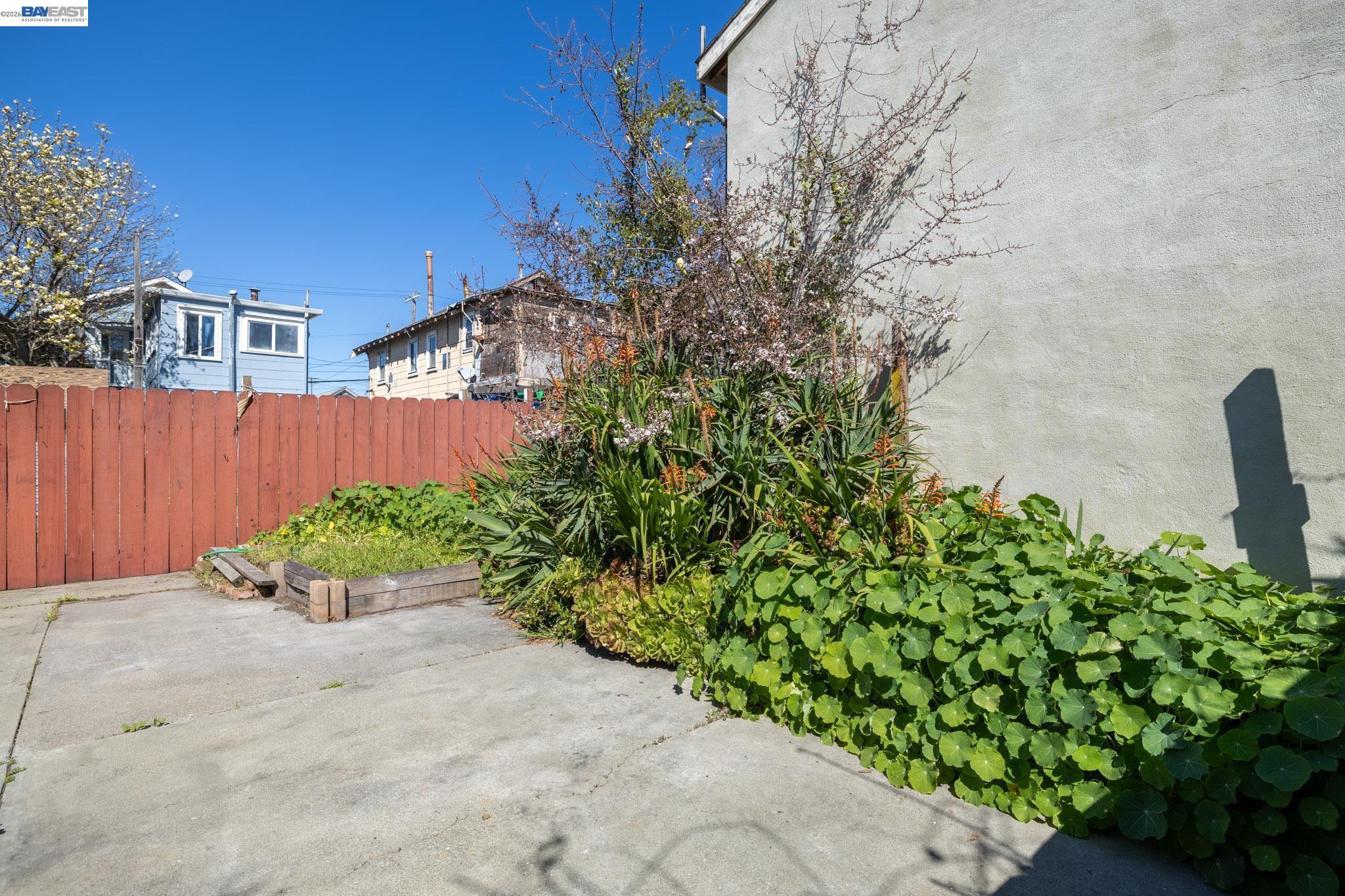 Detail Gallery Image 32 of 42 For 2540 E 16th St, Oakland,  CA 94601 - 3 Beds | 2 Baths