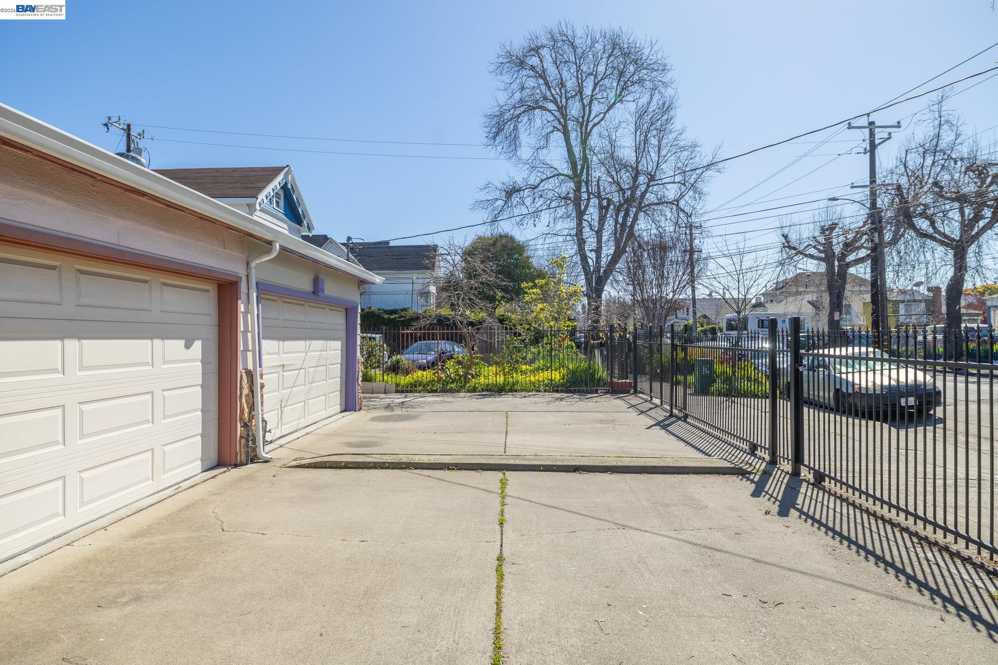 Detail Gallery Image 38 of 42 For 2540 E 16th St, Oakland,  CA 94601 - 3 Beds | 2 Baths