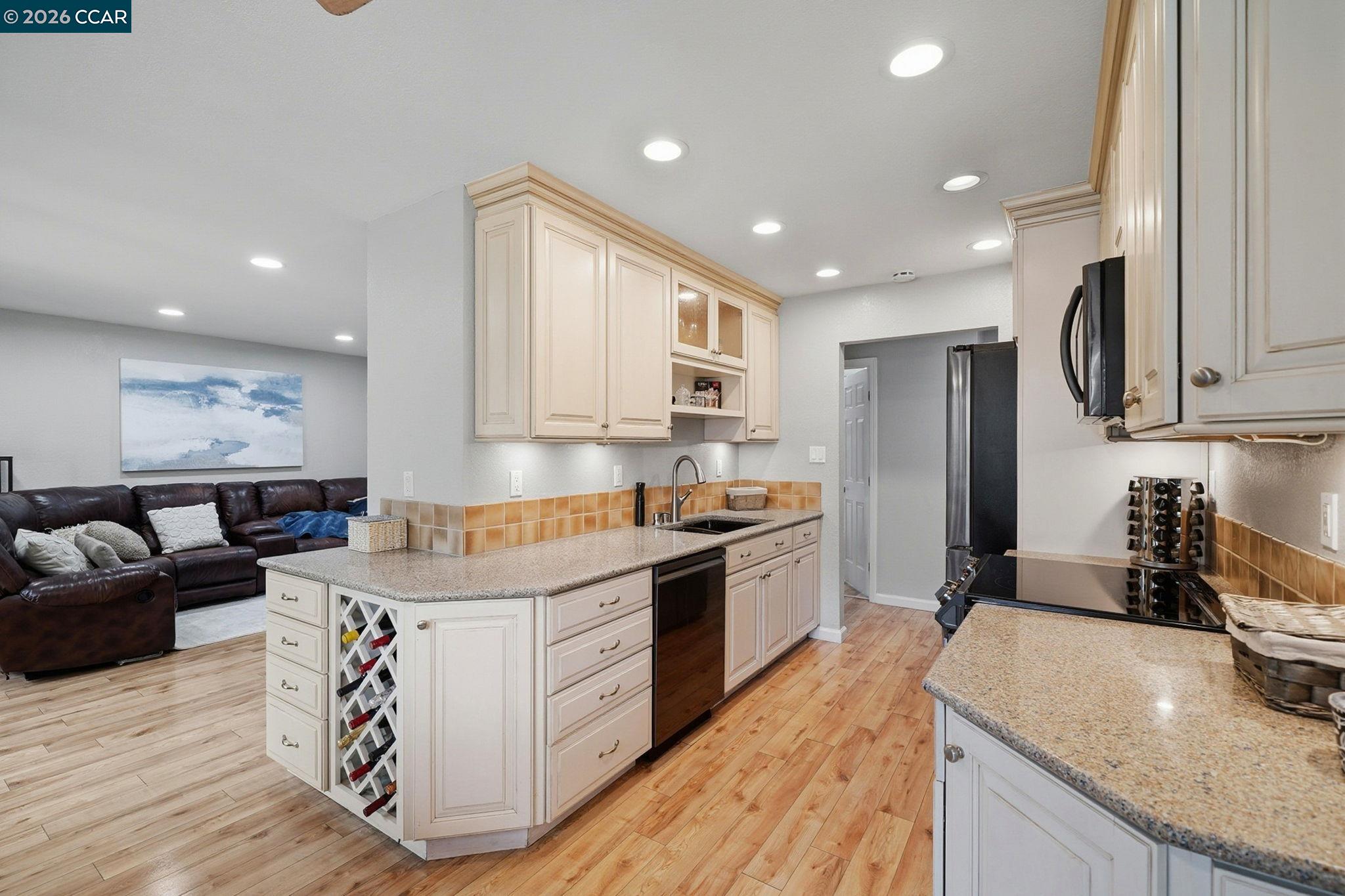 Photo #7: 41125399 Listing: Photo #7