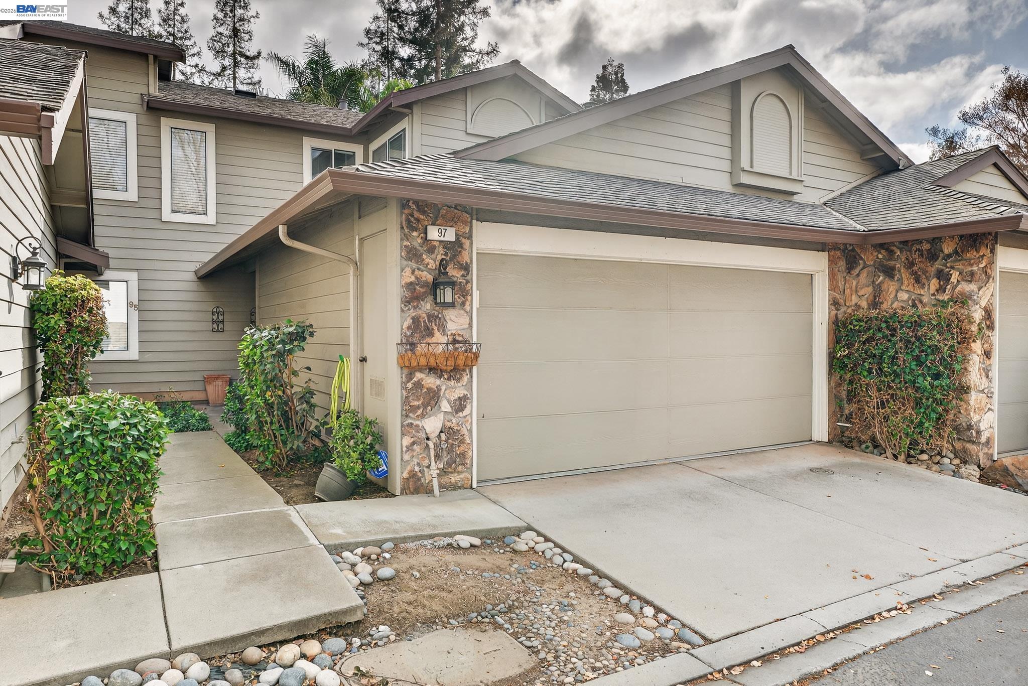 Detail Gallery Image 2 of 37 For 97 Deer Run Cir, San Jose,  CA 95136 - 2 Beds | 2/1 Baths