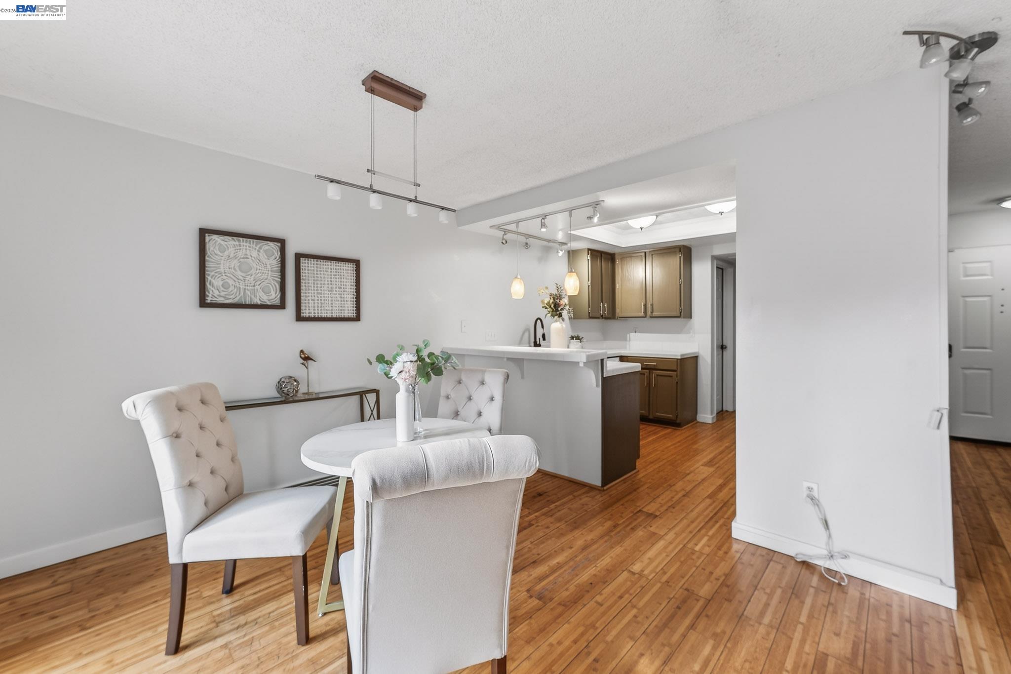 Detail Gallery Image 12 of 37 For 97 Deer Run Cir, San Jose,  CA 95136 - 2 Beds | 2/1 Baths