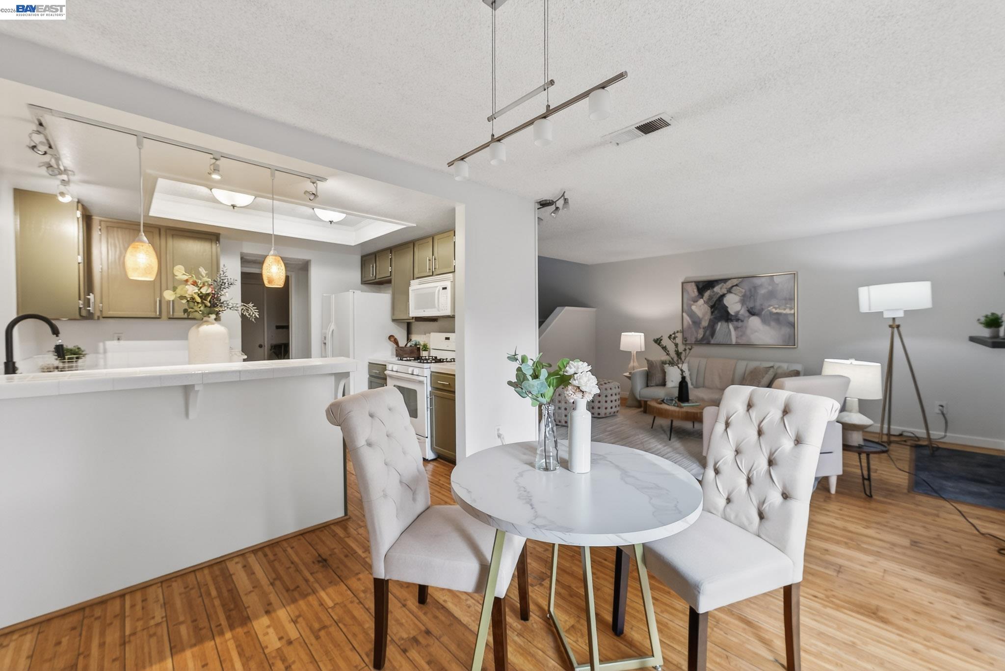 Detail Gallery Image 13 of 37 For 97 Deer Run Cir, San Jose,  CA 95136 - 2 Beds | 2/1 Baths