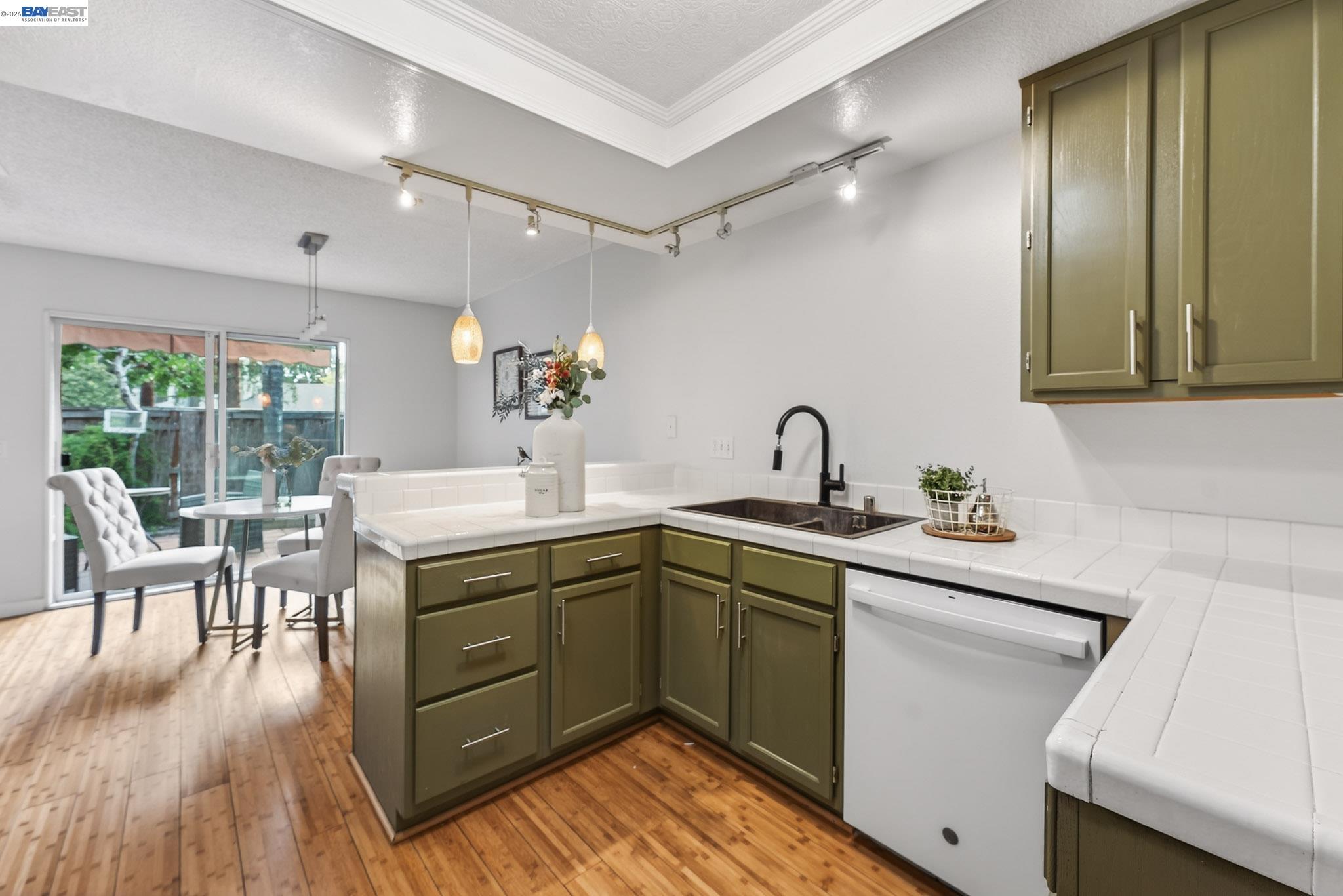 Detail Gallery Image 19 of 37 For 97 Deer Run Cir, San Jose,  CA 95136 - 2 Beds | 2/1 Baths