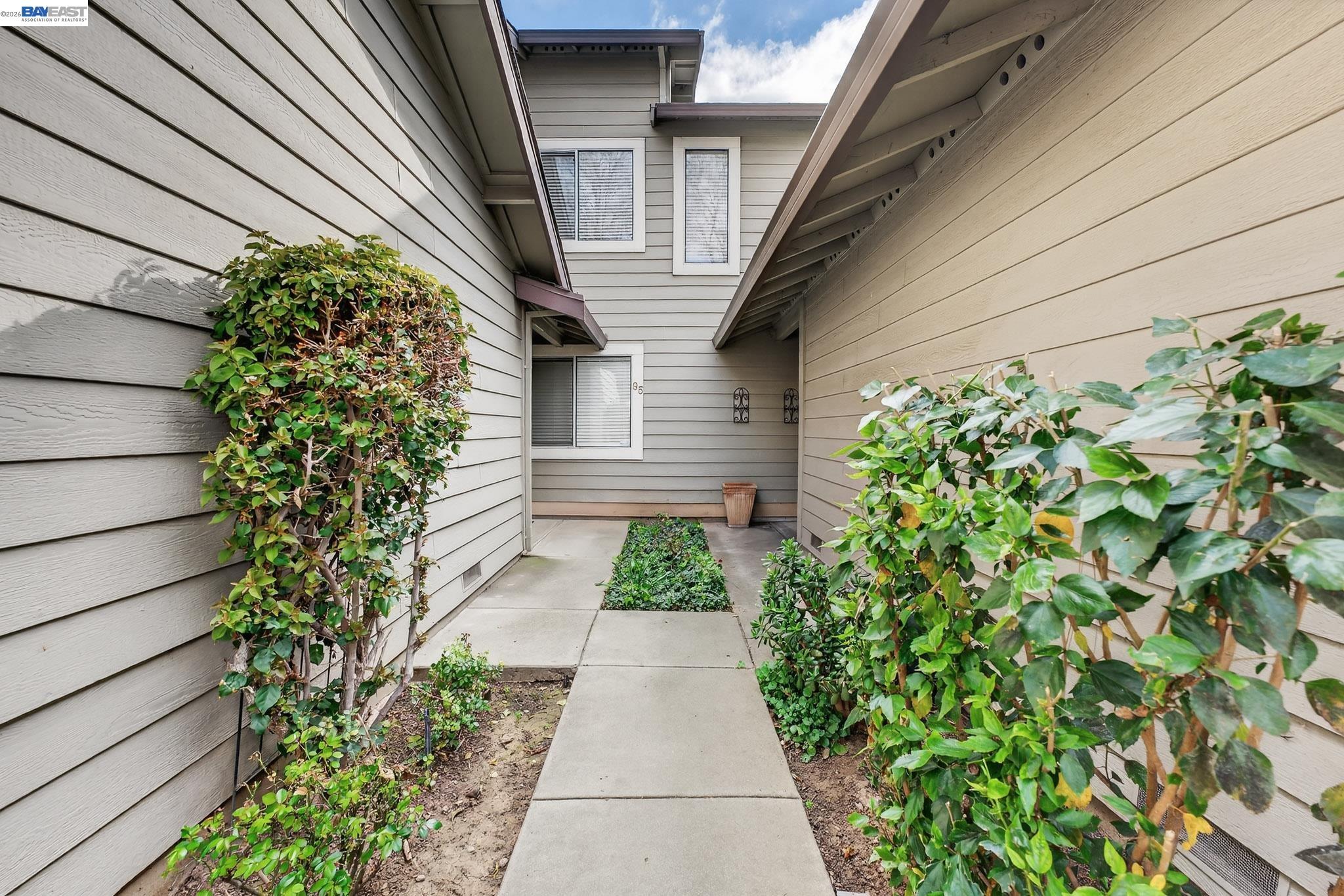 Detail Gallery Image 4 of 37 For 97 Deer Run Cir, San Jose,  CA 95136 - 2 Beds | 2/1 Baths