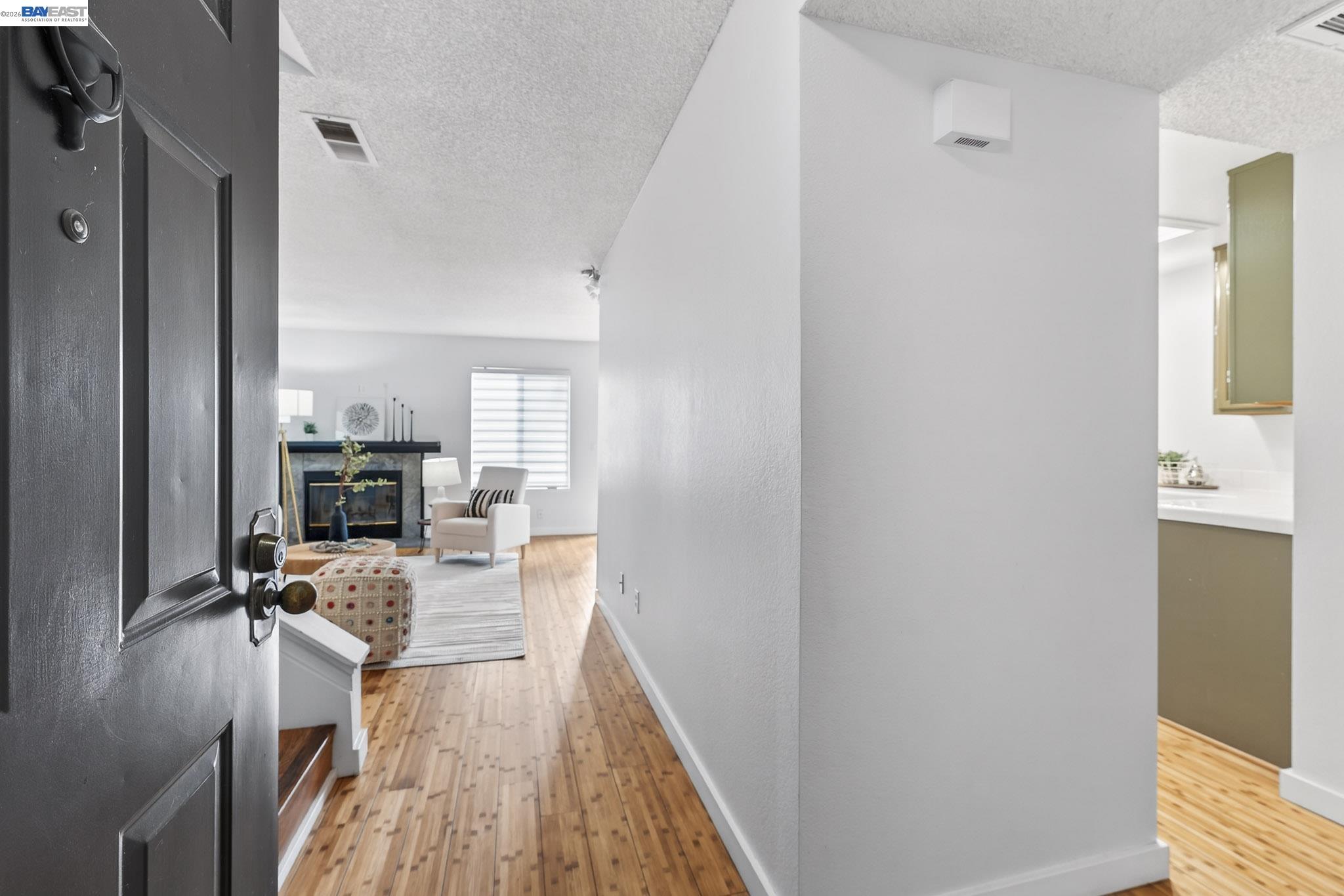 Detail Gallery Image 6 of 37 For 97 Deer Run Cir, San Jose,  CA 95136 - 2 Beds | 2/1 Baths