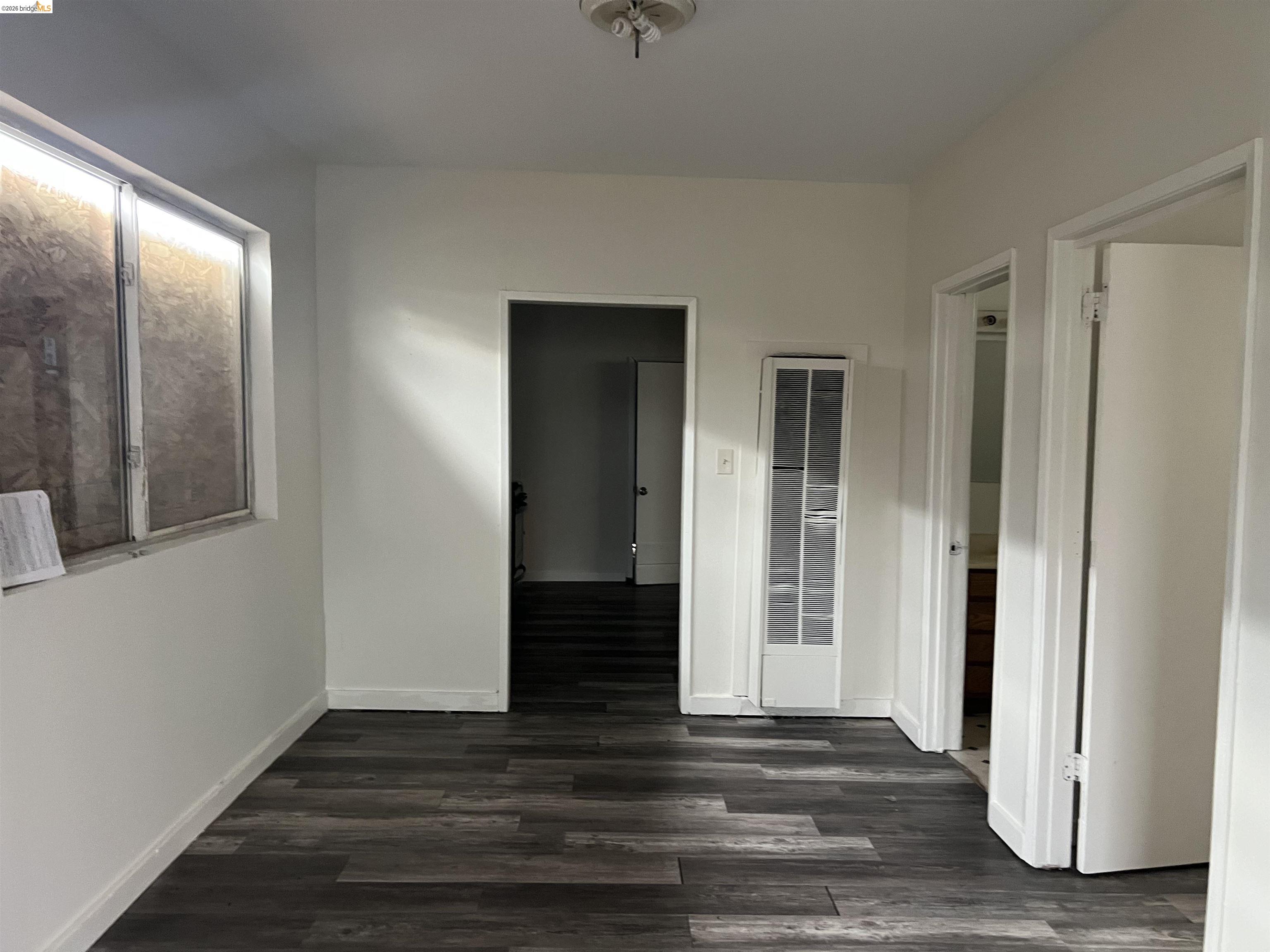 Detail Gallery Image 2 of 9 For 1217 82nd Ave, Oakland,  CA 94621 - 3 Beds | 1 Baths