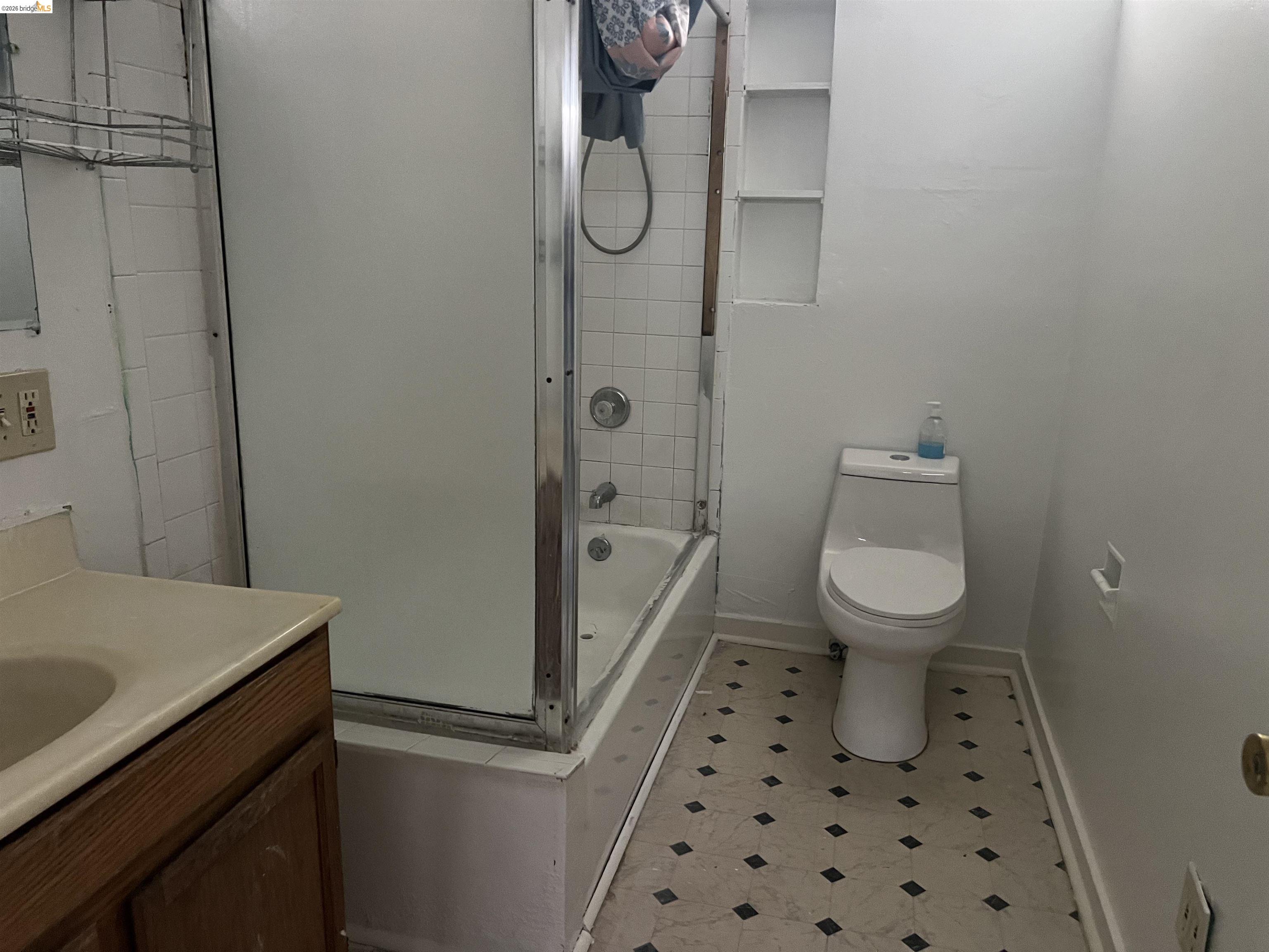 Detail Gallery Image 4 of 9 For 1217 82nd Ave, Oakland,  CA 94621 - 3 Beds | 1 Baths