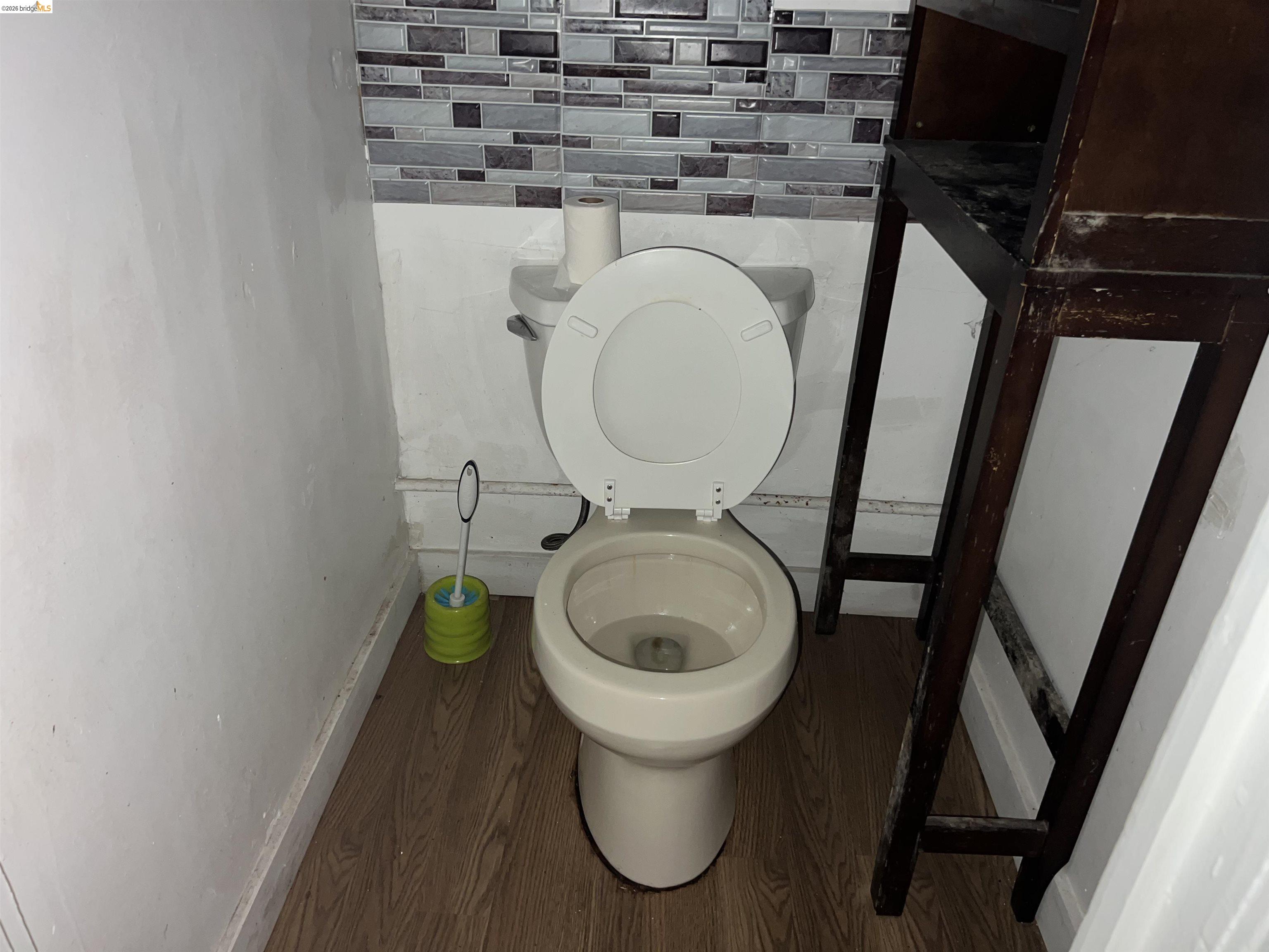 Detail Gallery Image 6 of 9 For 1217 82nd Ave, Oakland,  CA 94621 - 3 Beds | 1 Baths