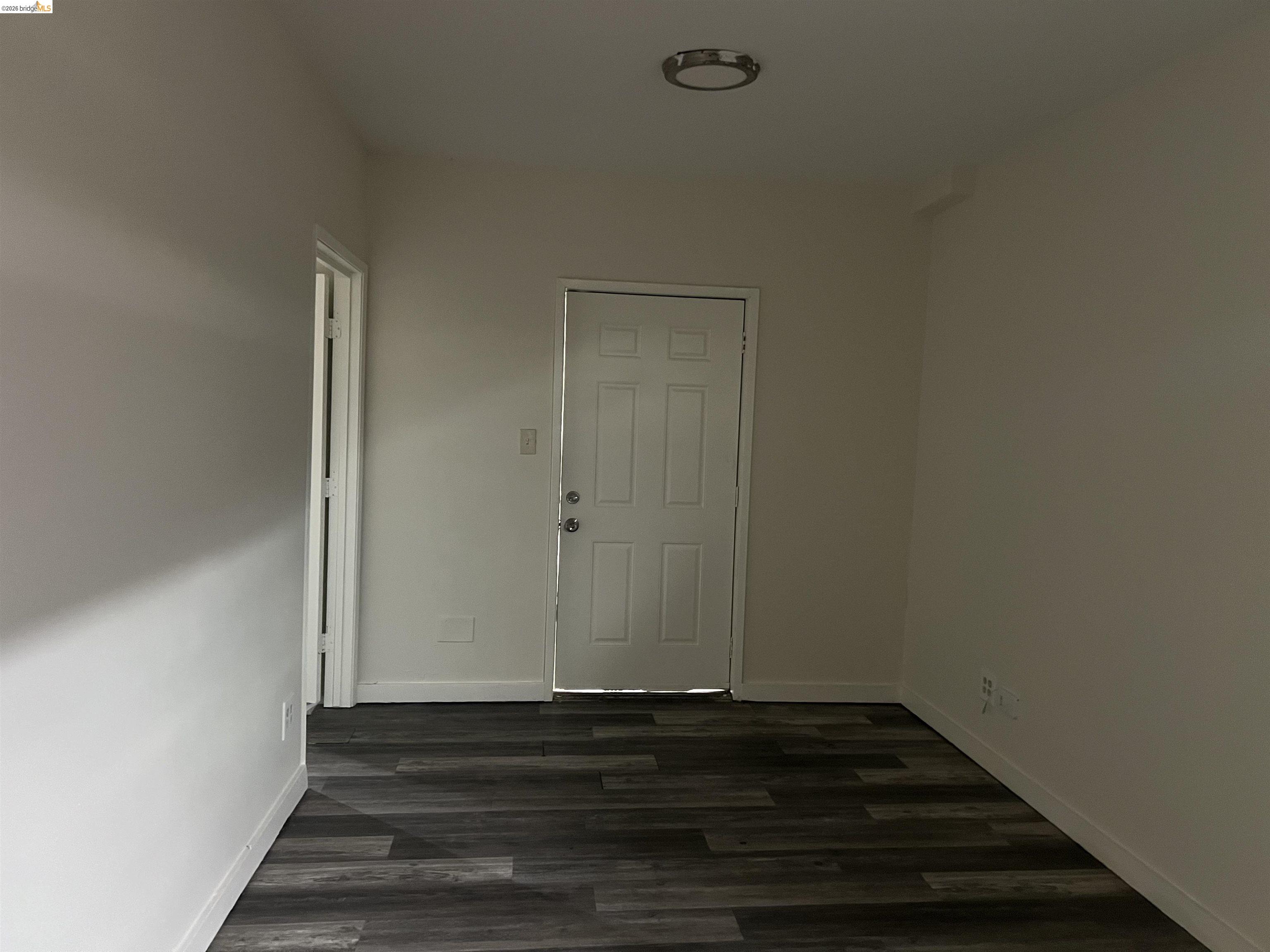 Detail Gallery Image 8 of 9 For 1217 82nd Ave, Oakland,  CA 94621 - 3 Beds | 1 Baths