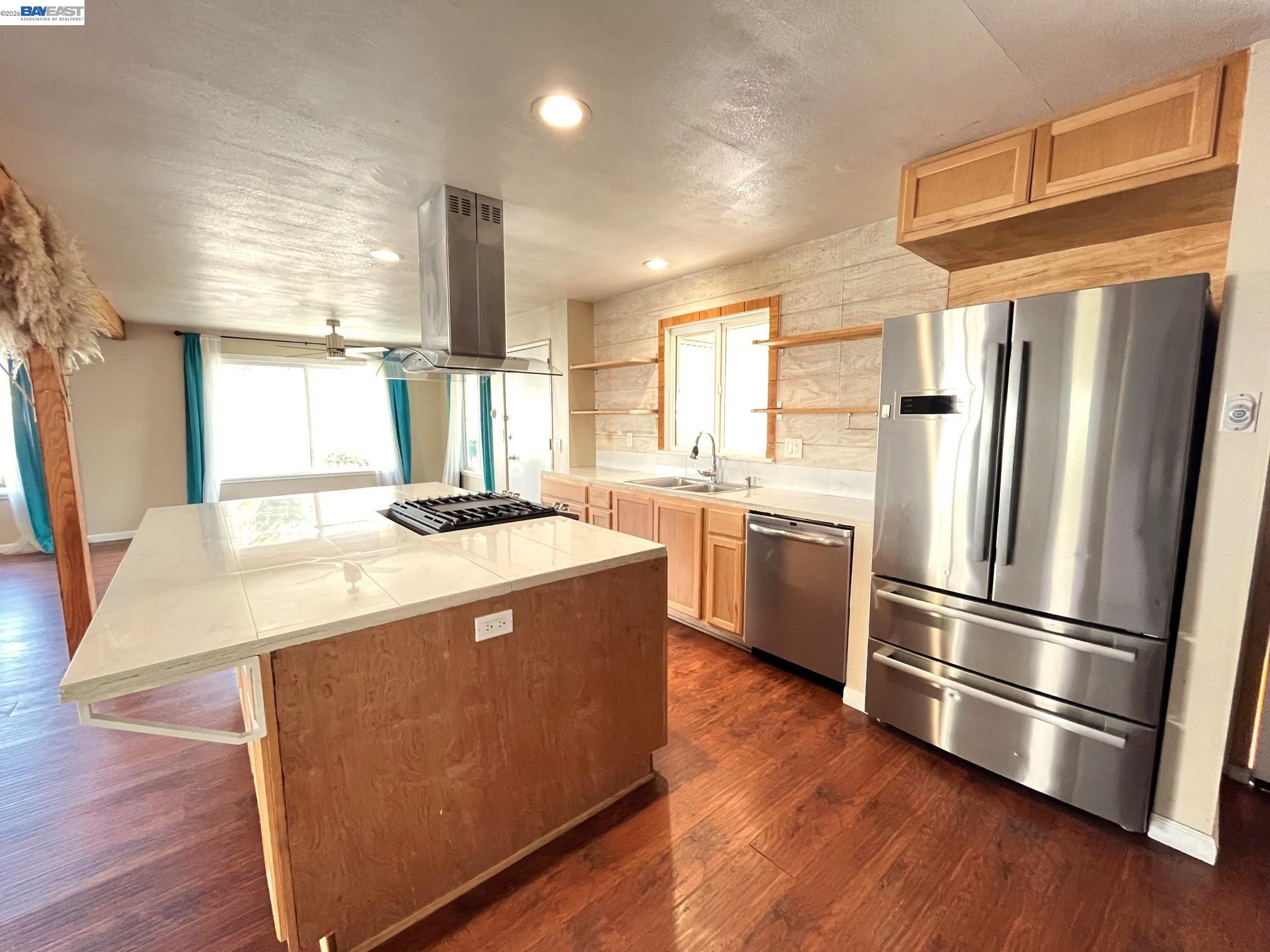 Detail Gallery Image 3 of 42 For 179 Kona Circle, Union City,  CA 94587-0000 - 2 Beds | 2 Baths