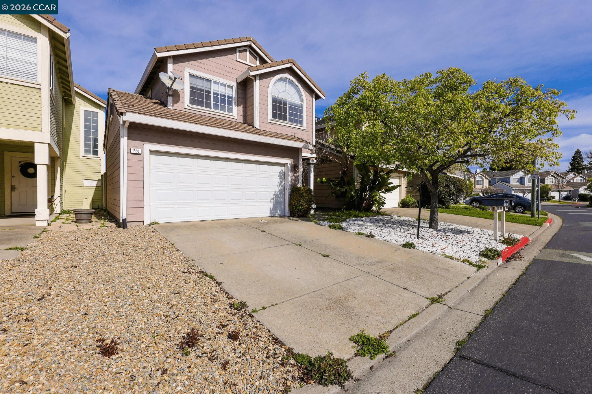 Detail Gallery Image 2 of 27 For 528 Dohrmann Lane, Pinole,  CA 94564 - 4 Beds | 2/1 Baths