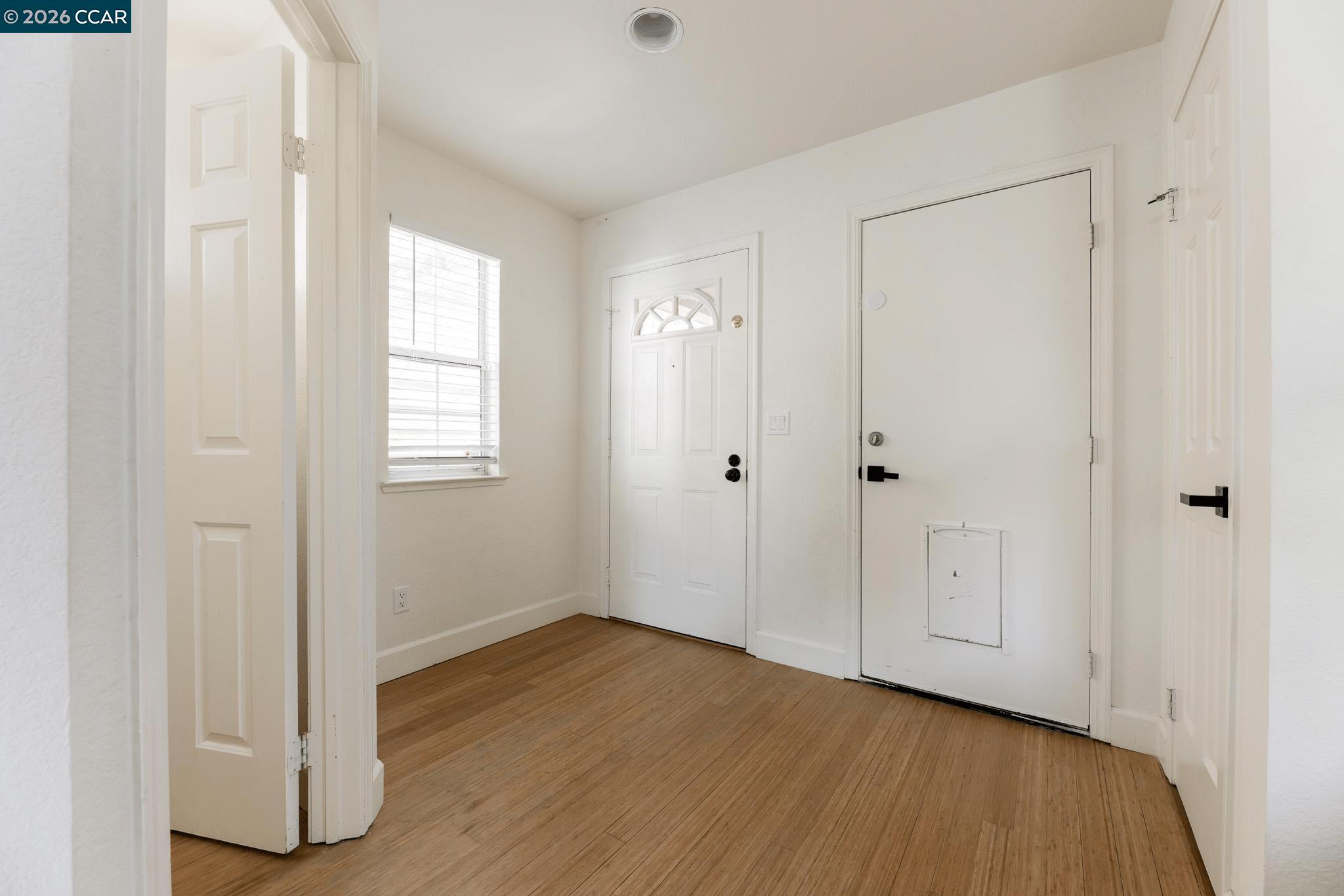 Detail Gallery Image 12 of 27 For 528 Dohrmann Lane, Pinole,  CA 94564 - 4 Beds | 2/1 Baths