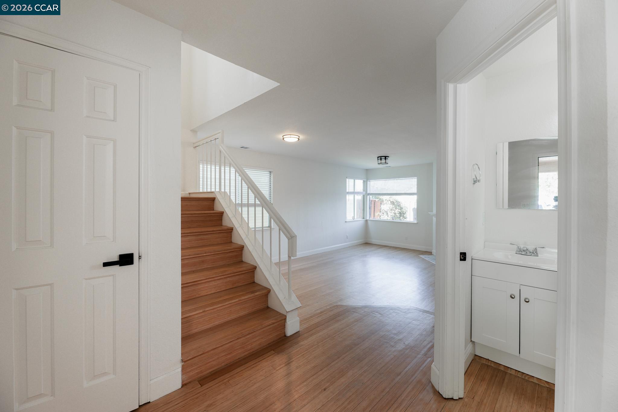 Detail Gallery Image 14 of 27 For 528 Dohrmann Lane, Pinole,  CA 94564 - 4 Beds | 2/1 Baths