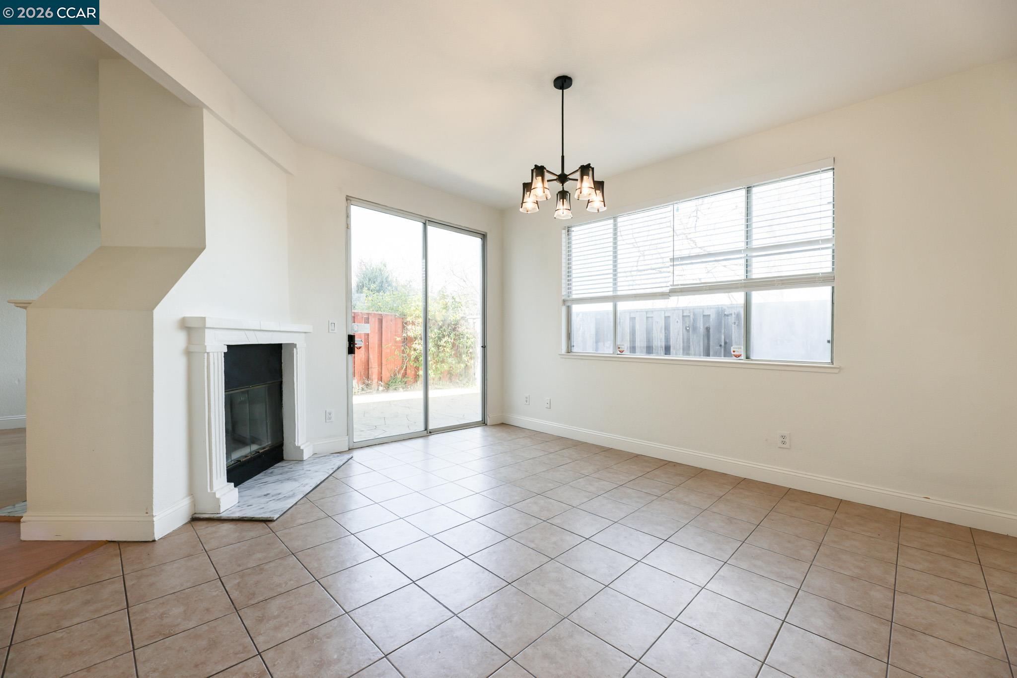 Detail Gallery Image 8 of 27 For 528 Dohrmann Lane, Pinole,  CA 94564 - 4 Beds | 2/1 Baths