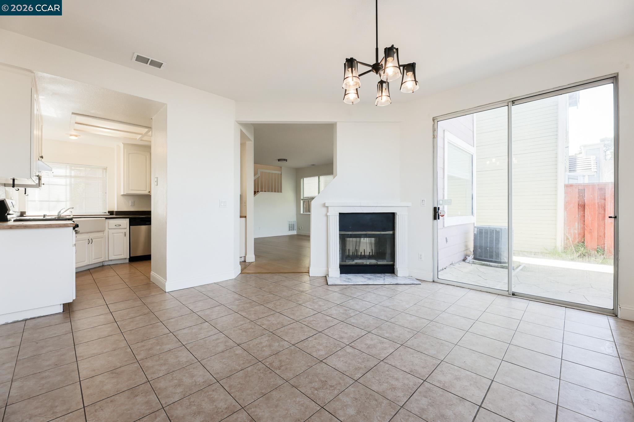 Detail Gallery Image 9 of 27 For 528 Dohrmann Lane, Pinole,  CA 94564 - 4 Beds | 2/1 Baths