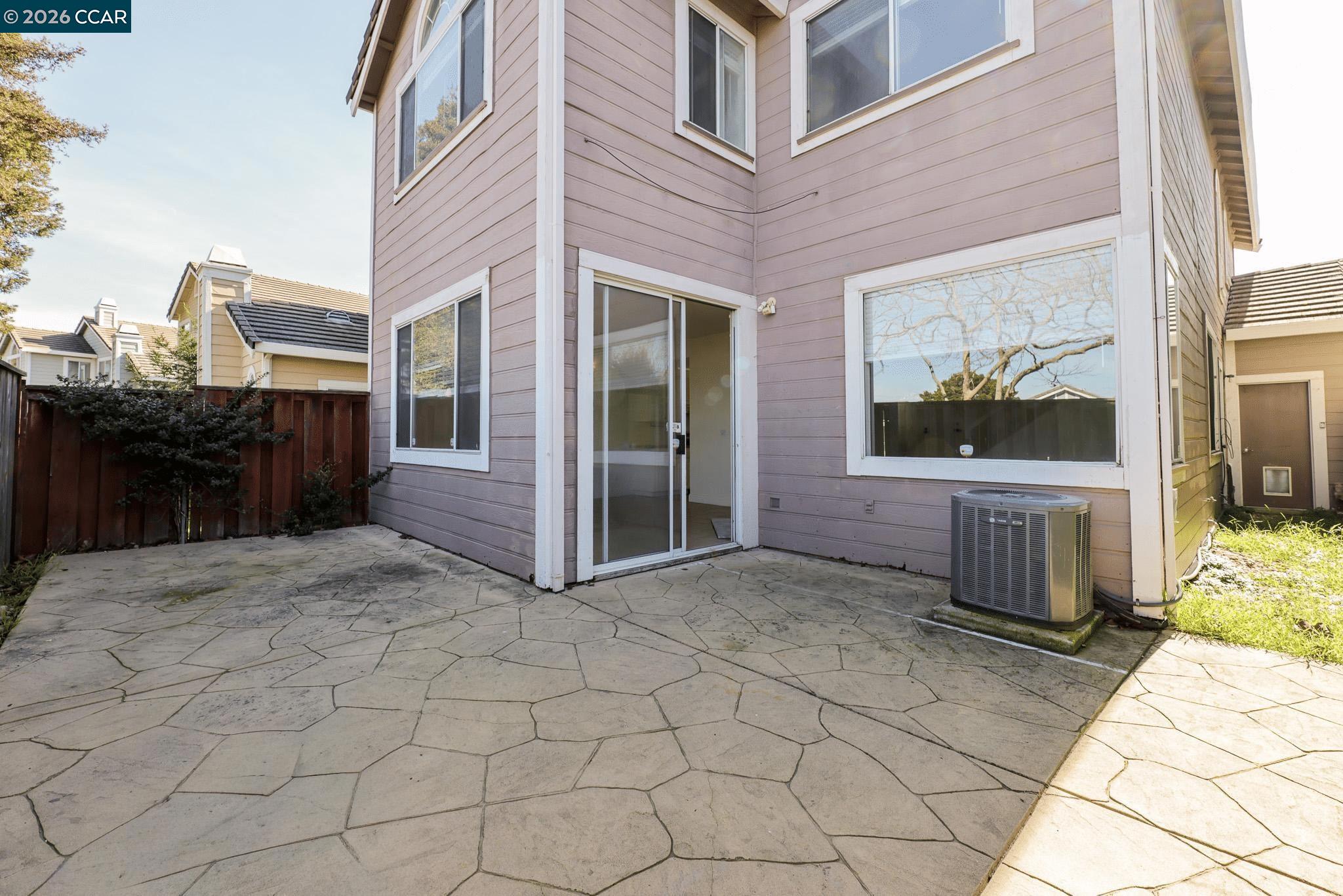 Detail Gallery Image 10 of 27 For 528 Dohrmann Lane, Pinole,  CA 94564 - 4 Beds | 2/1 Baths