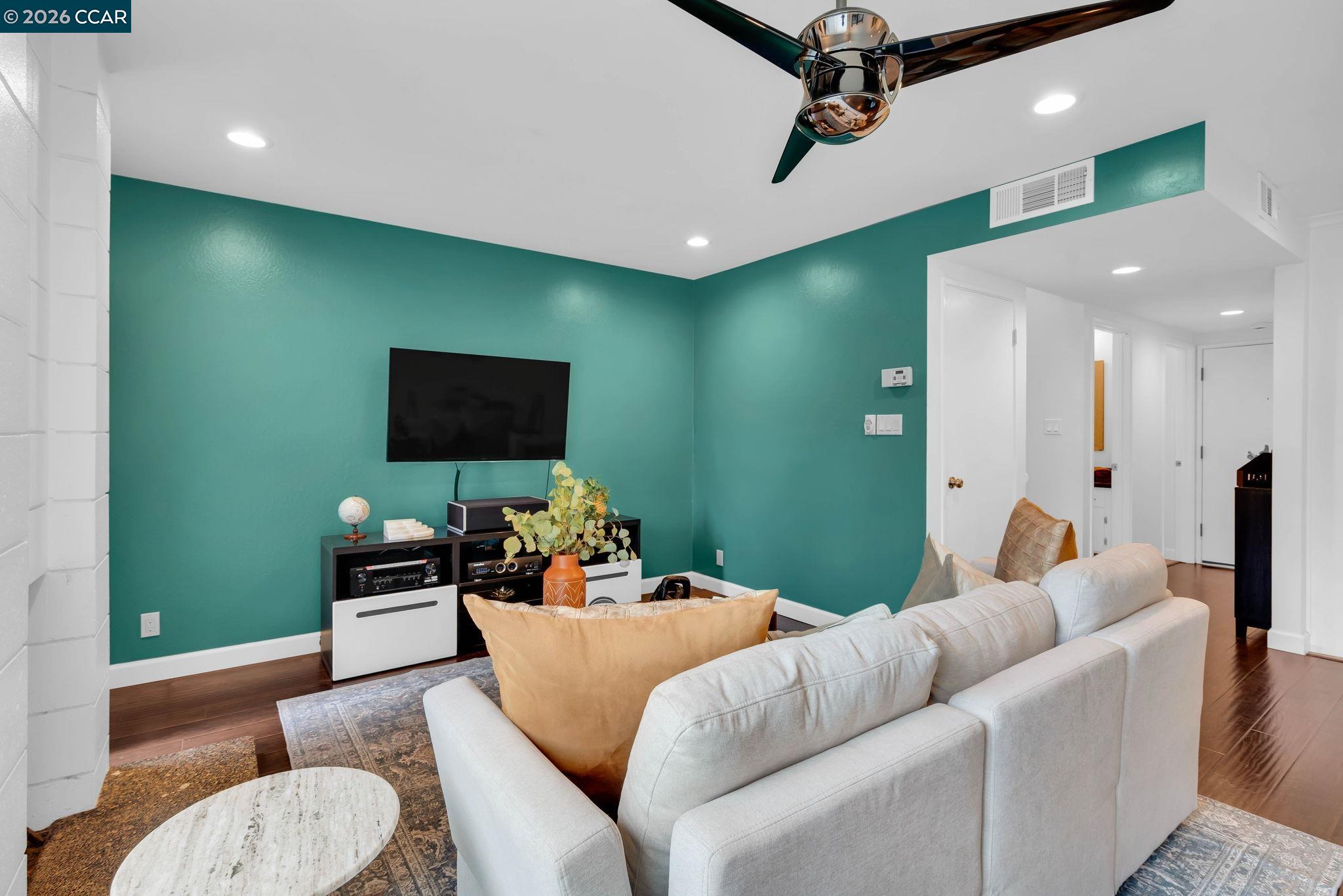 Photo #3: 41125421 Listing: Photo #3