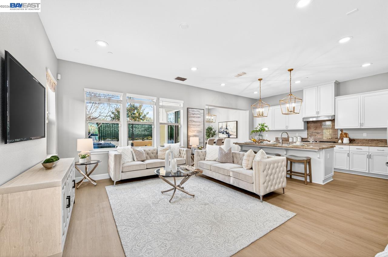 Detail Gallery Image 11 of 39 For 4433 Cherico Ln, Dublin,  CA 94568 - 4 Beds | 3/2 Baths