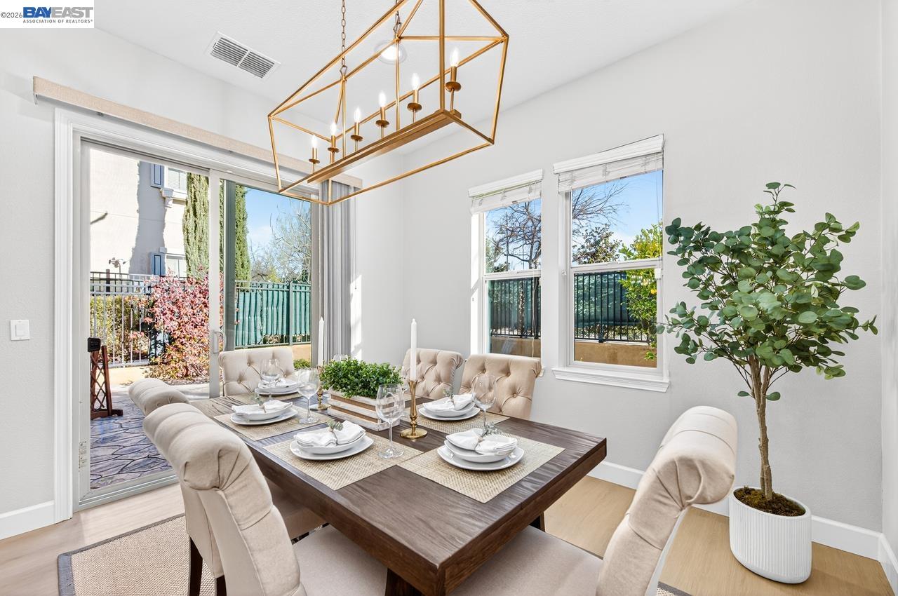 Detail Gallery Image 12 of 39 For 4433 Cherico Ln, Dublin,  CA 94568 - 4 Beds | 3/2 Baths