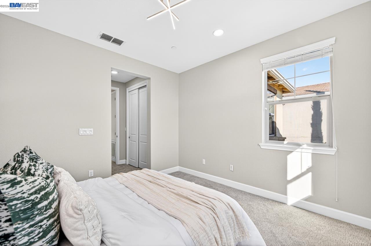 Detail Gallery Image 16 of 39 For 4433 Cherico Ln, Dublin,  CA 94568 - 4 Beds | 3/2 Baths