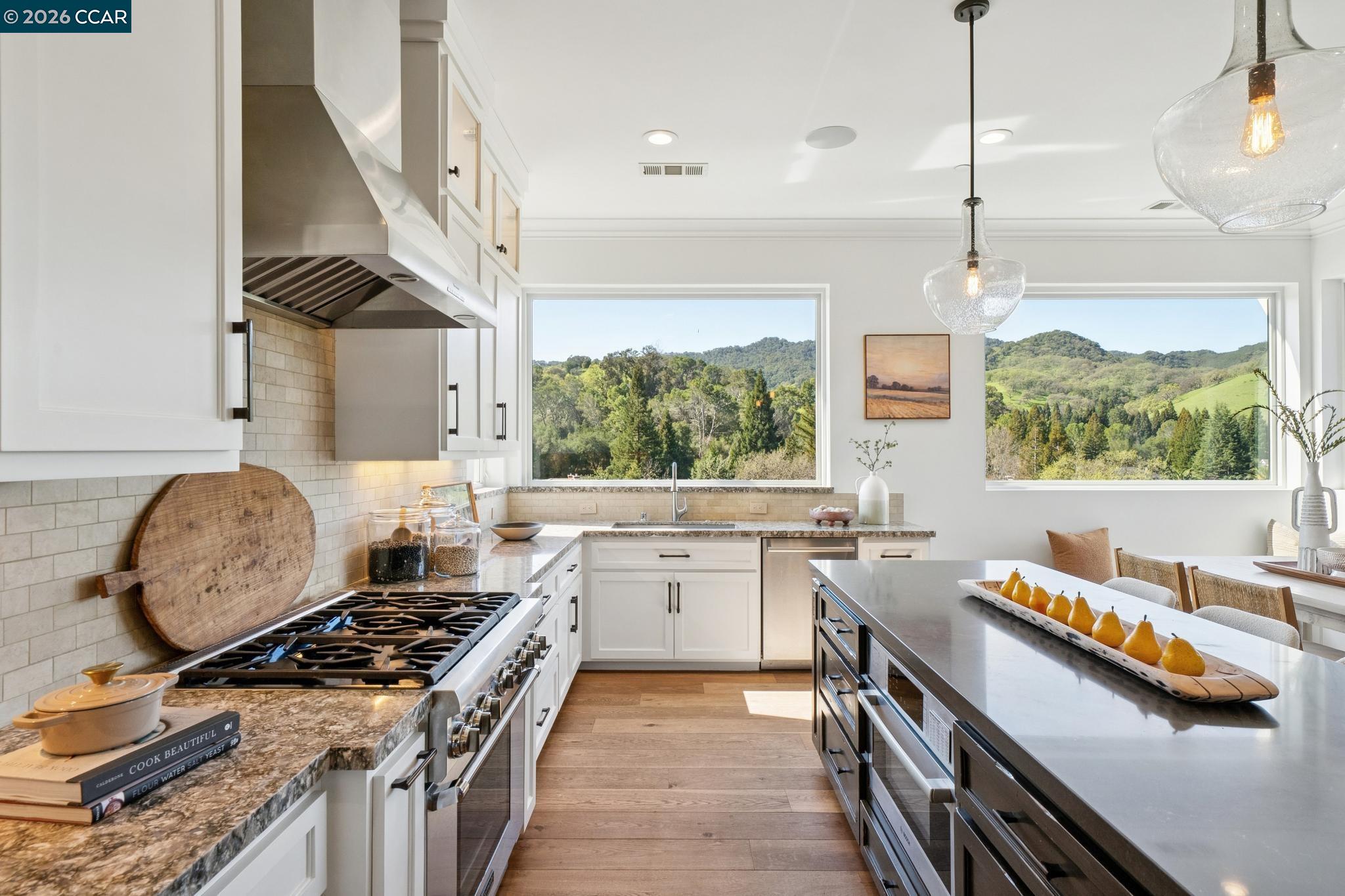 Detail Gallery Image 19 of 60 For 120 Arbor View Ln, Lafayette,  CA 94549 - 4 Beds | 3/1 Baths