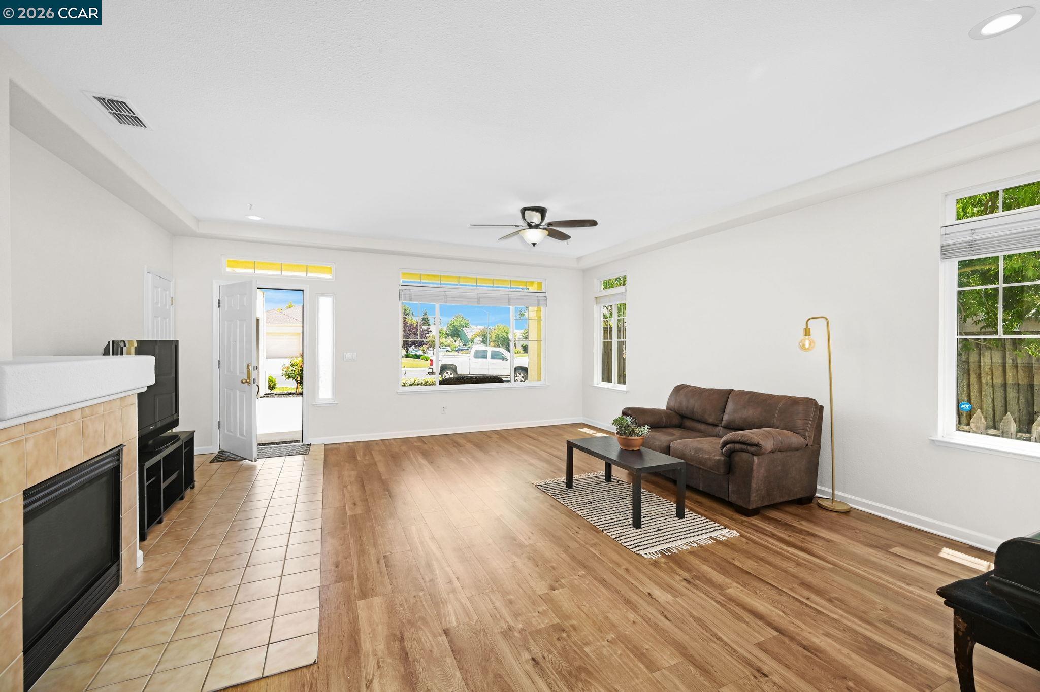 Detail Gallery Image 3 of 20 For 2924 Gelding Ln, Livermore,  CA 94551 - 3 Beds | 2 Baths