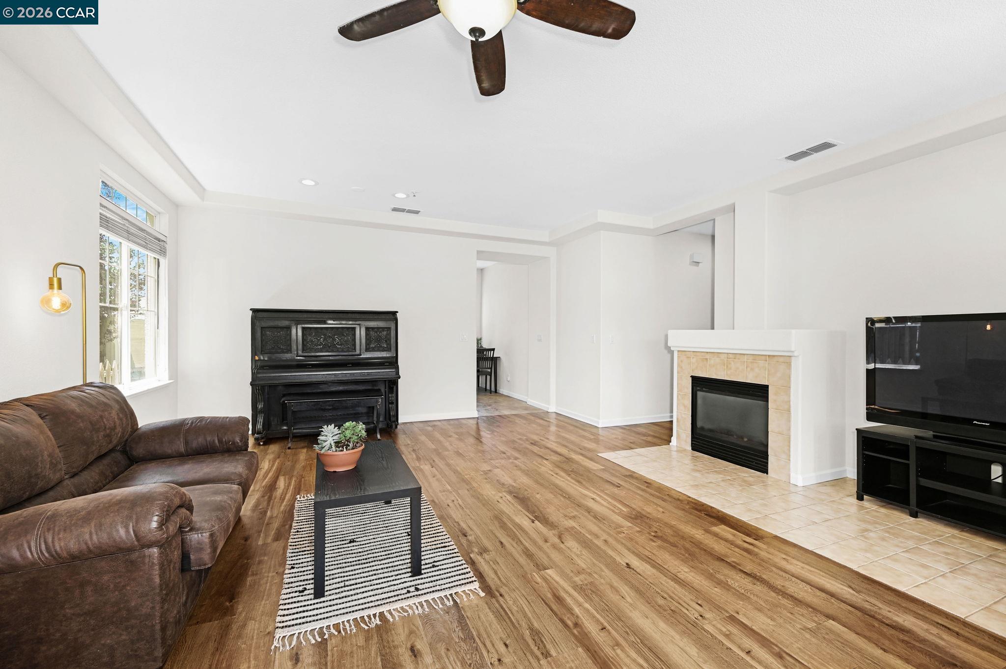 Detail Gallery Image 5 of 20 For 2924 Gelding Ln, Livermore,  CA 94551 - 3 Beds | 2 Baths